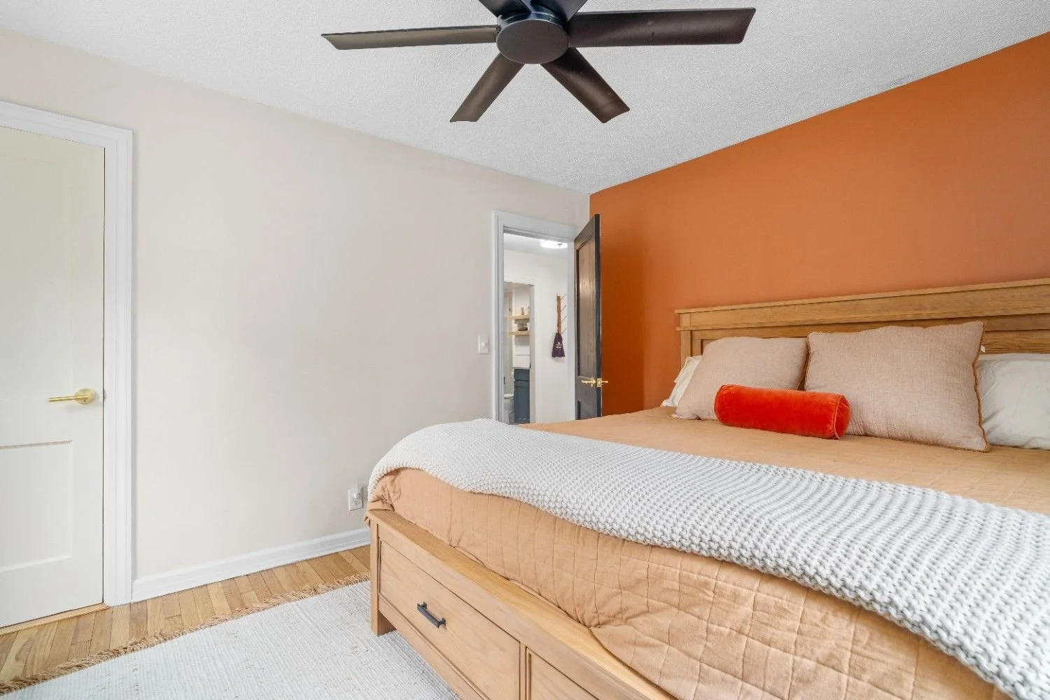 131GROVEST_BEDROOMS5.jpg