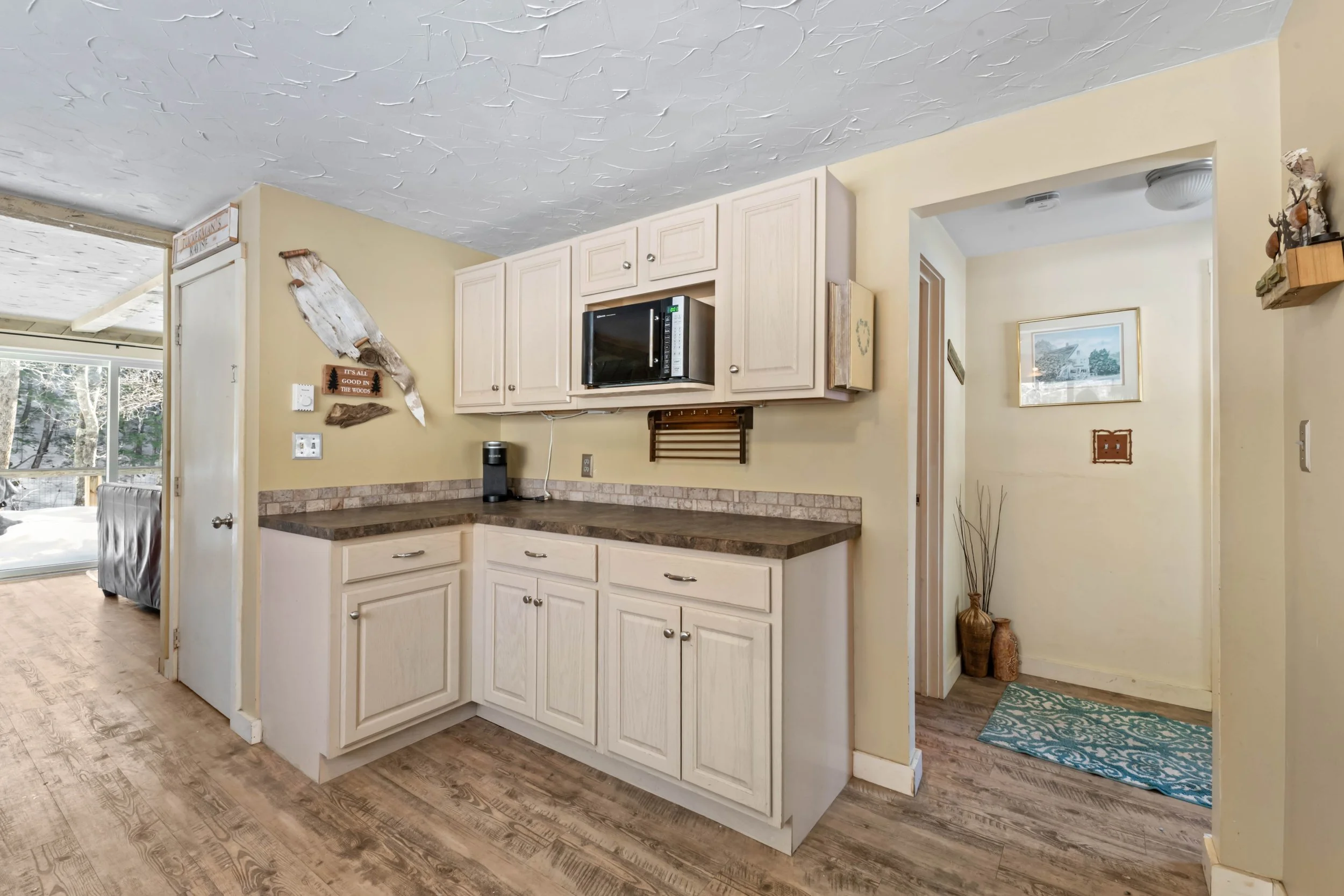 48RIVERSBEND_Kitchen (3).jpg