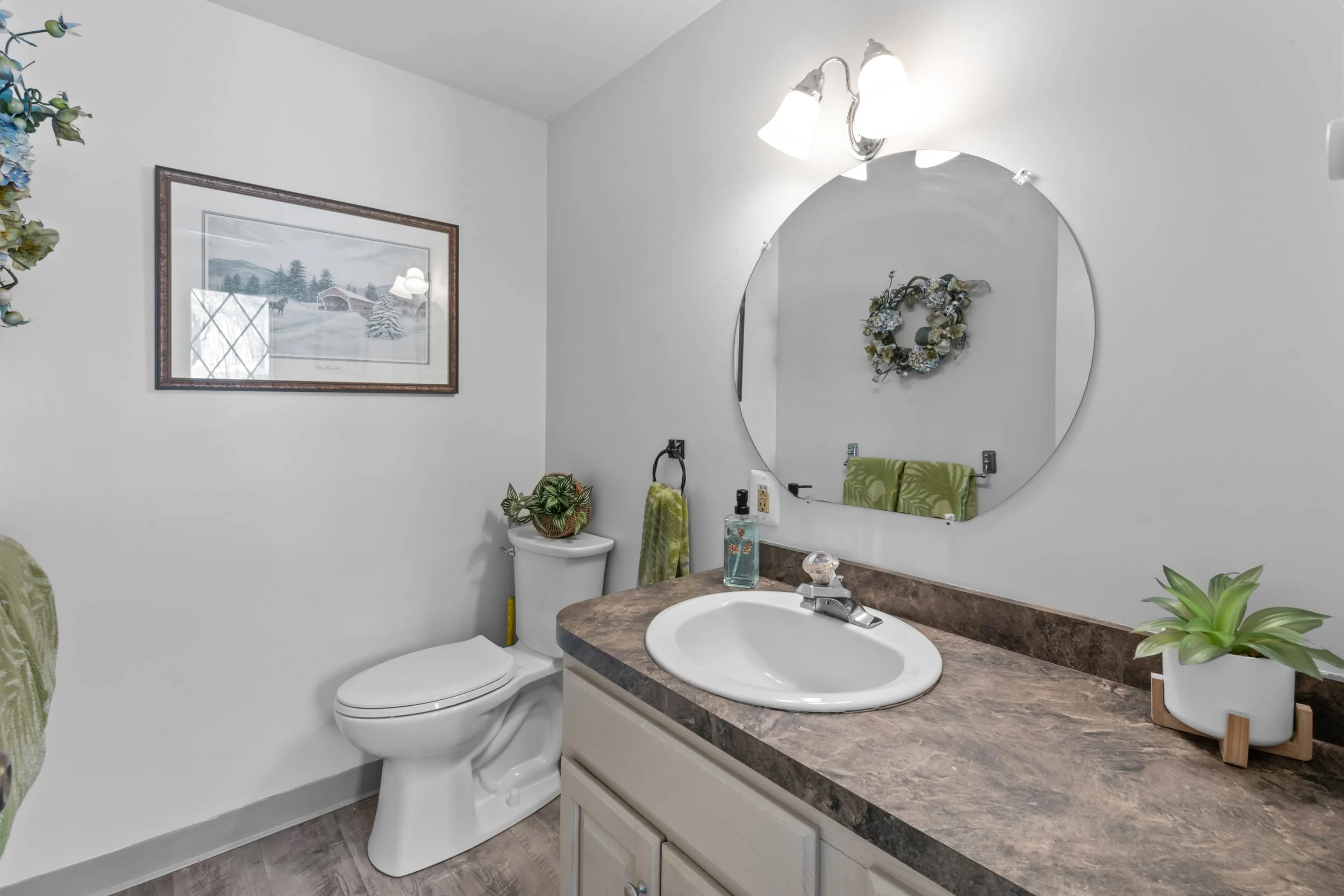 48RIVERSBEND_Bathroom (2).jpg