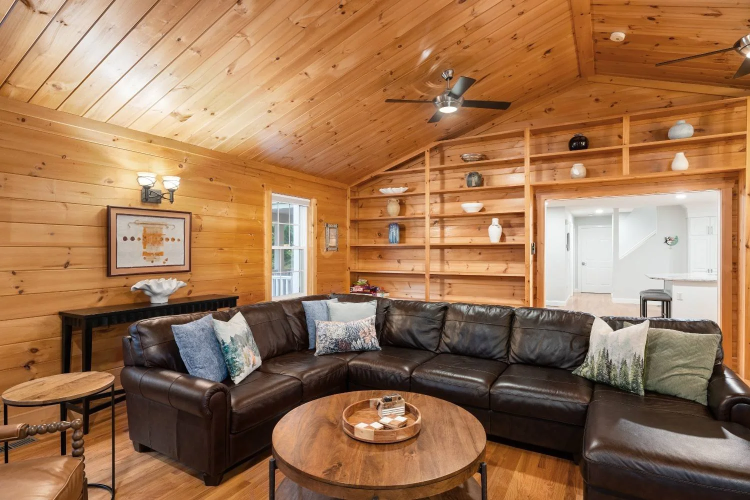 182TIMBERSHORE_LivingRoom12.jpg