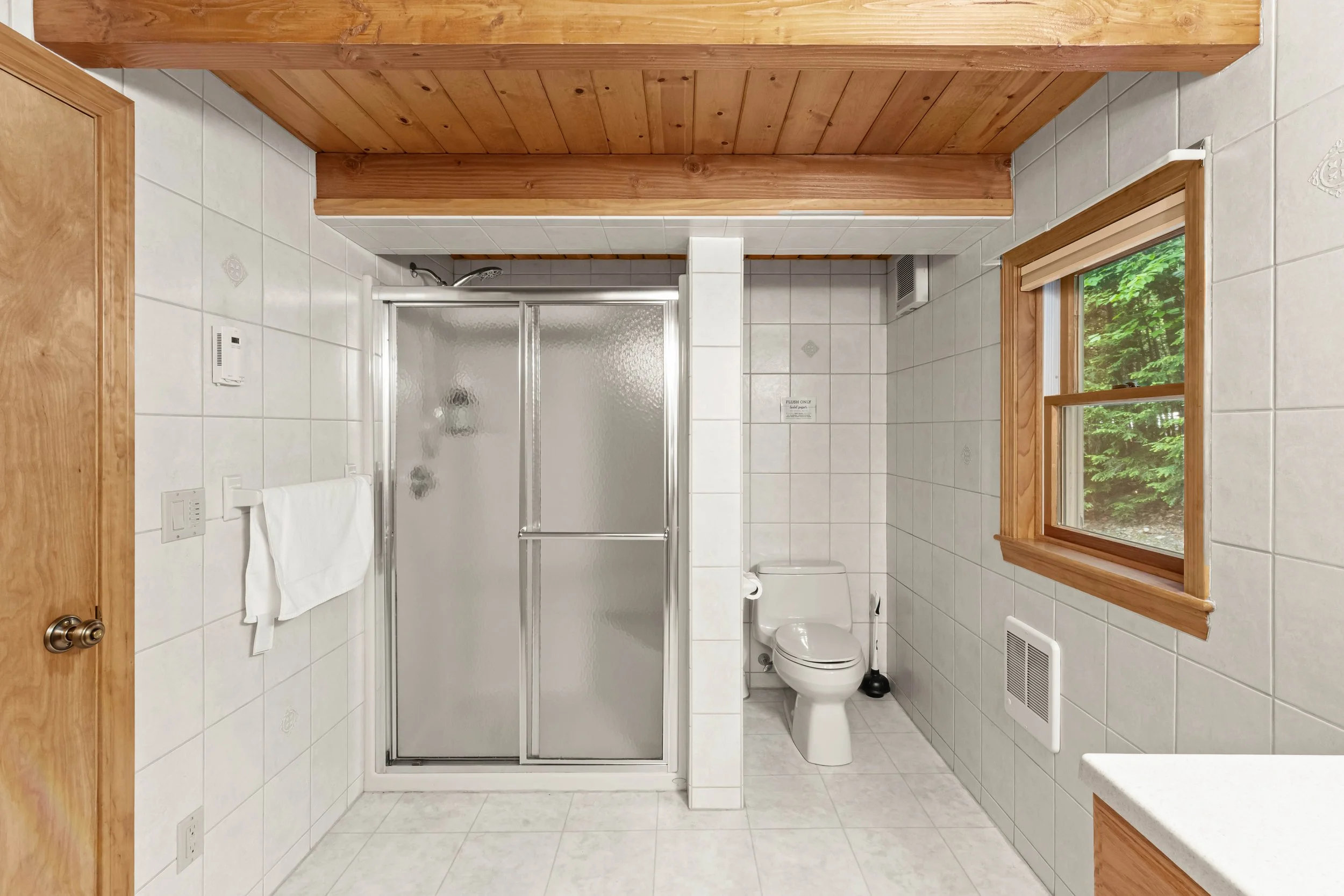 204Linderhoff_Bathroom (3).jpg