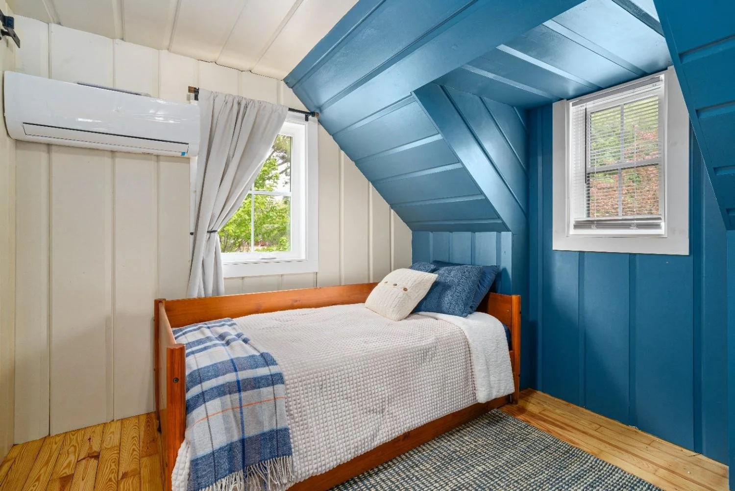 131GROVEST_BEDROOMS7.jpg