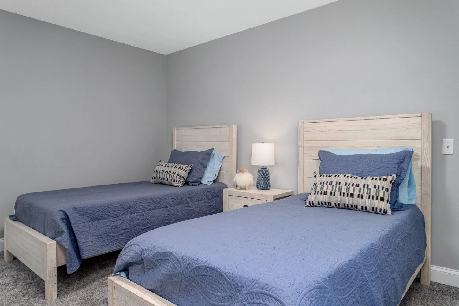 182TimberShoreDrBedroom4.jpg