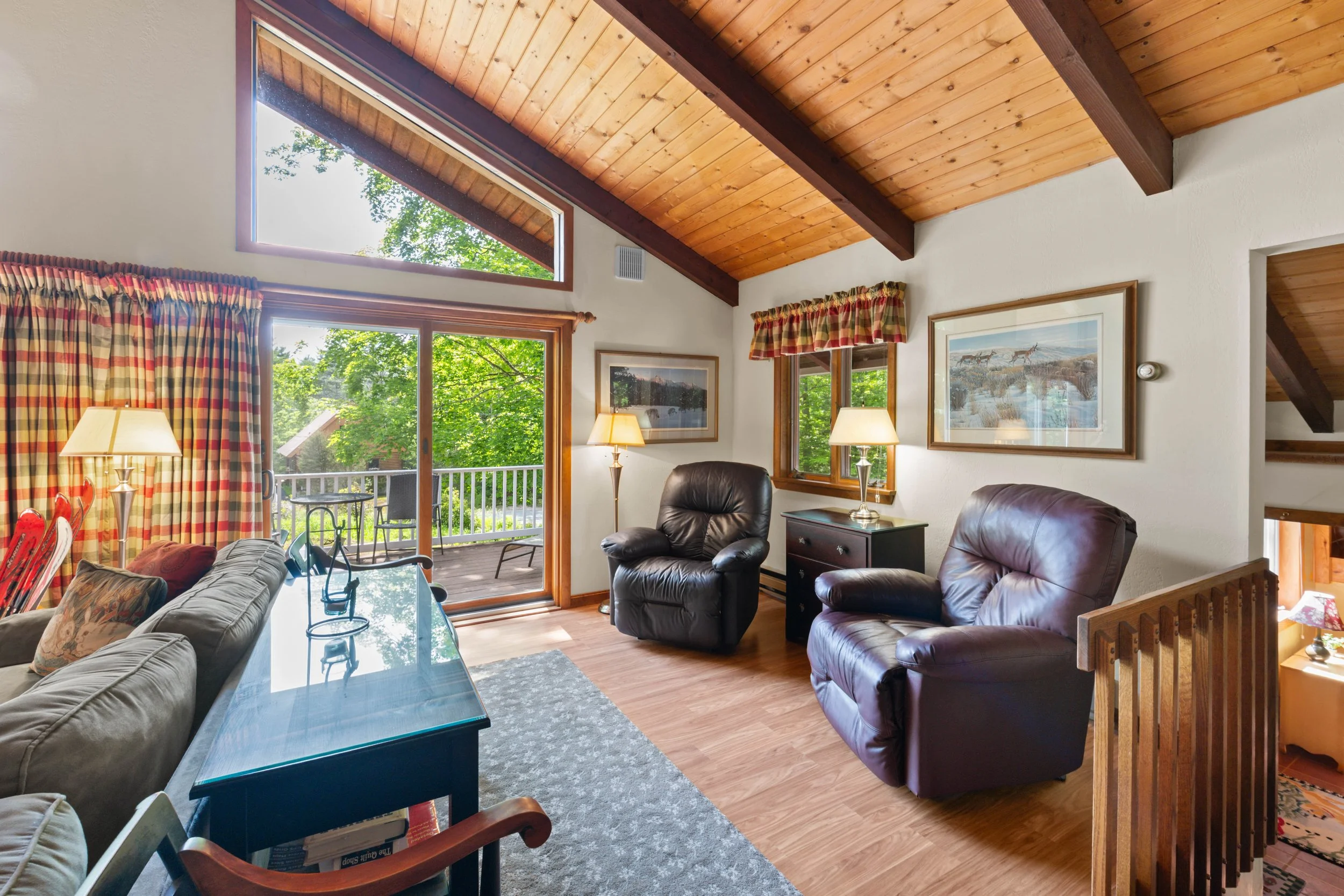 160CoveredBridge_LivingRoom (3).jpg