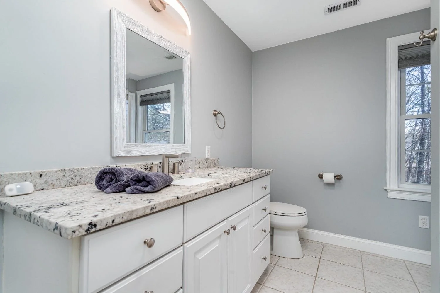 182TimberShoreDrBathroom1.jpg