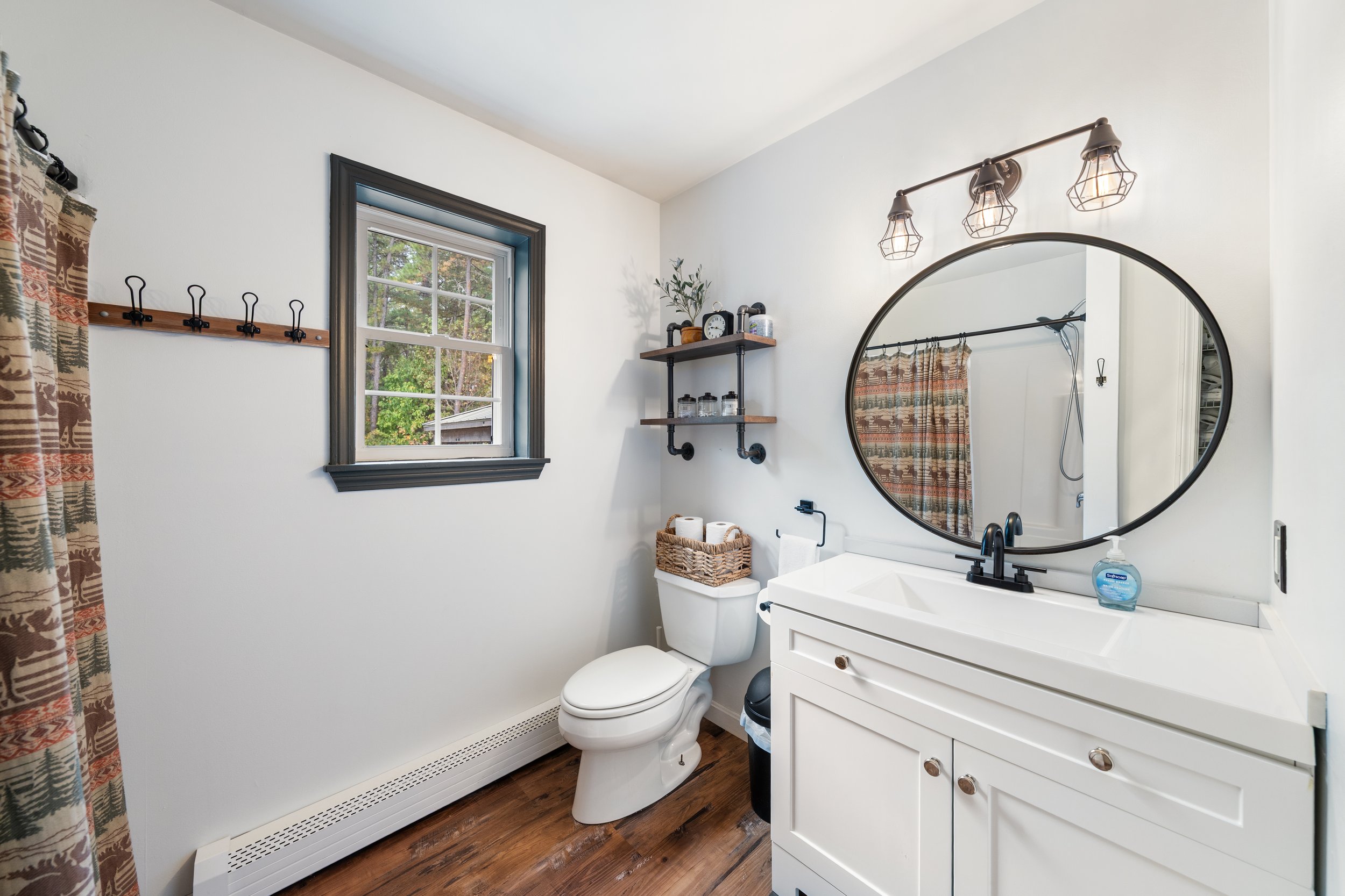 199 SILVER PINE_Bath (1).jpg