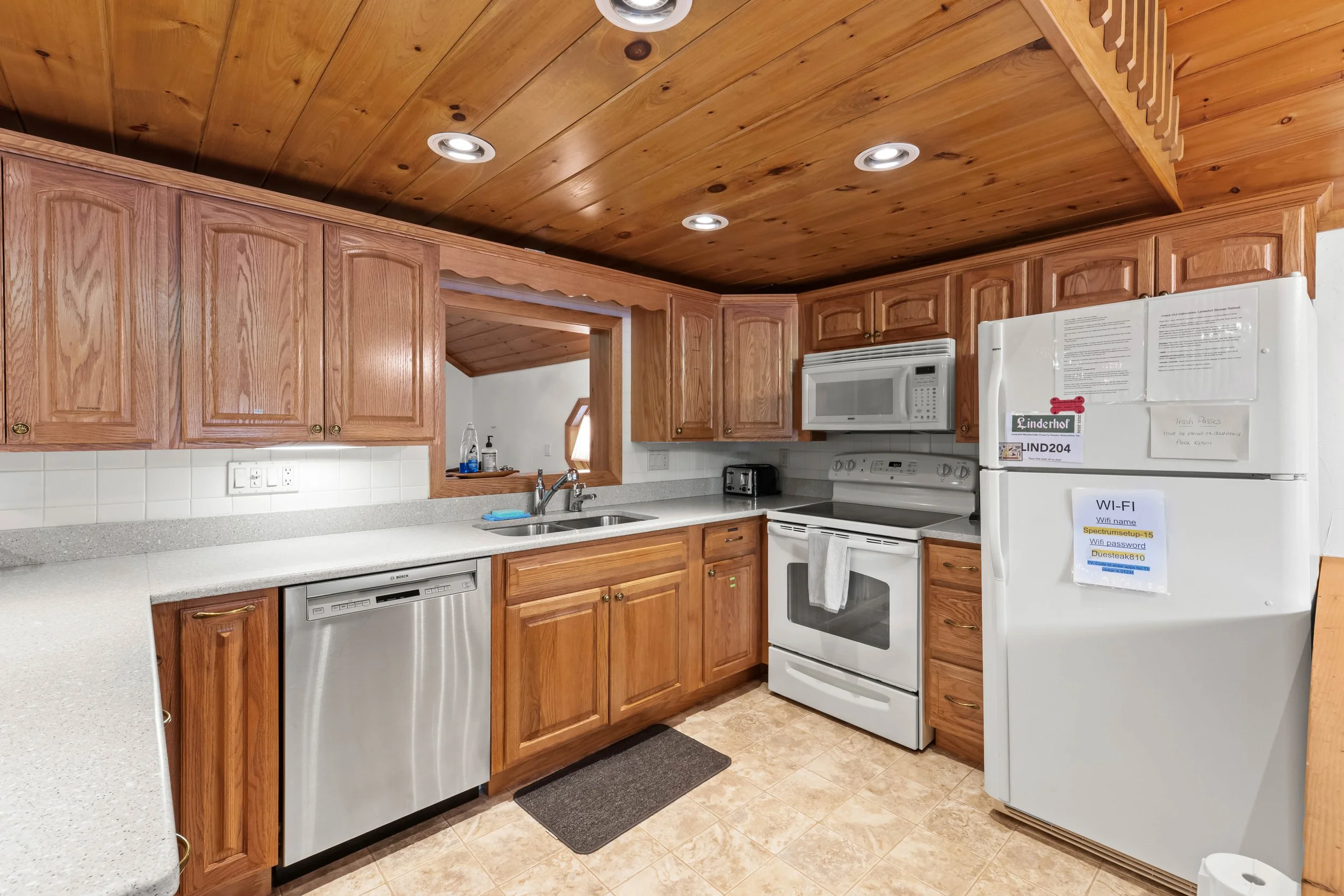 204Linderhoff_KitchenandDining (1).jpg