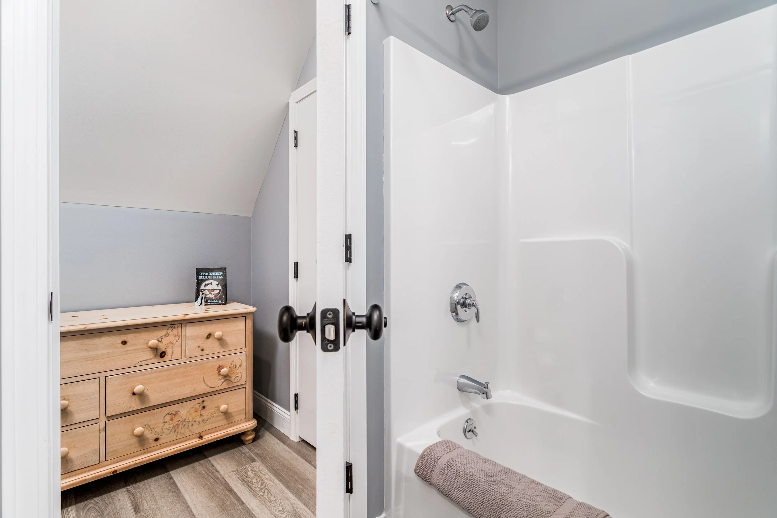 211 MCGREW_Bathroom (4).JPG