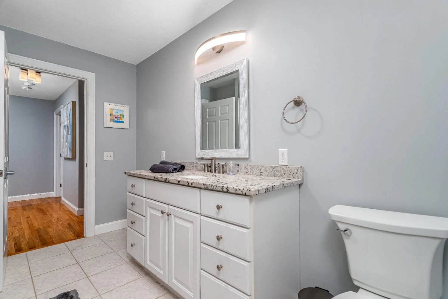 182TimberShoreDrBathroom3.jpg