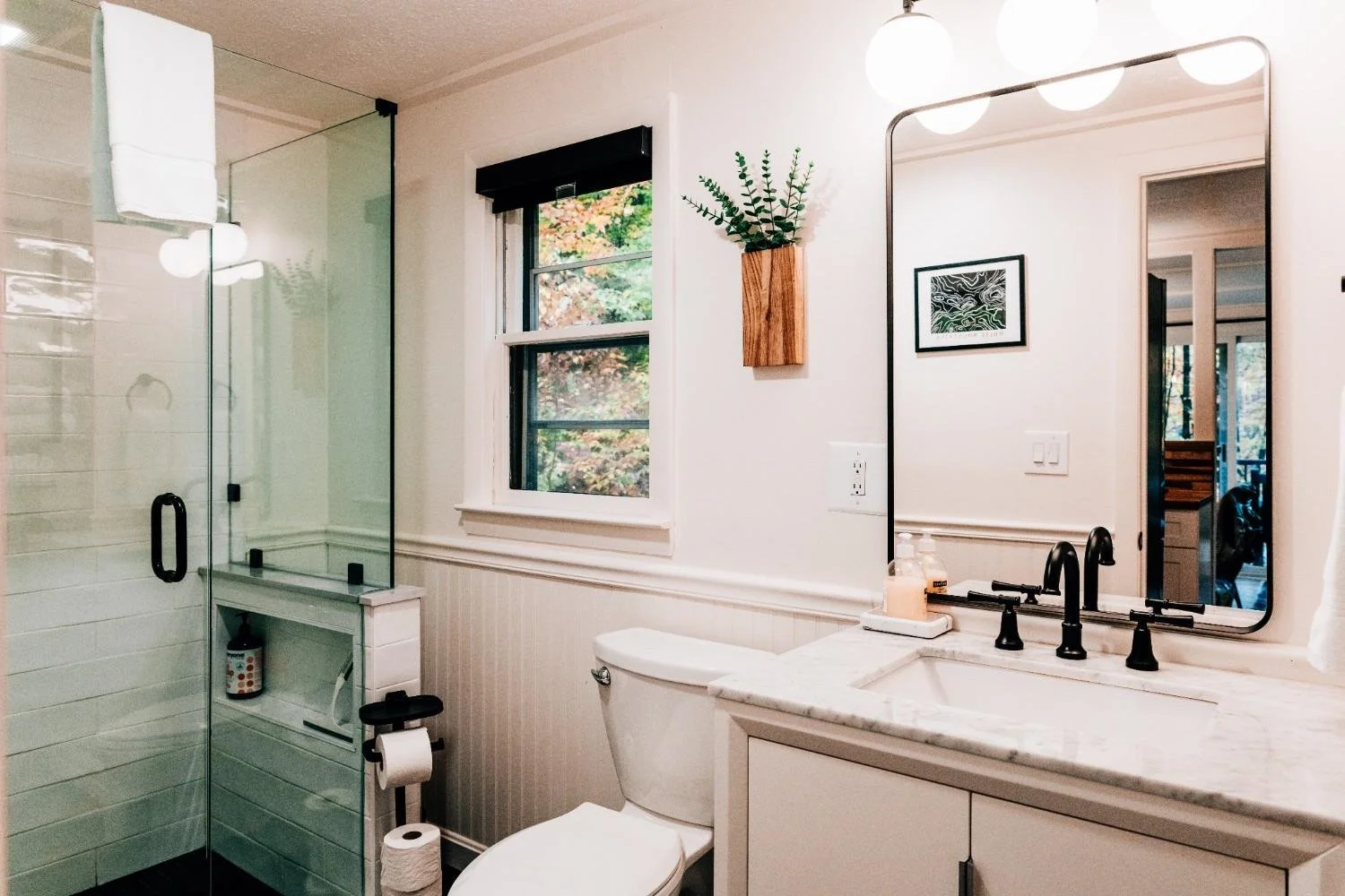 15ALPSTRAUSSE_MainBathroom2.jpg