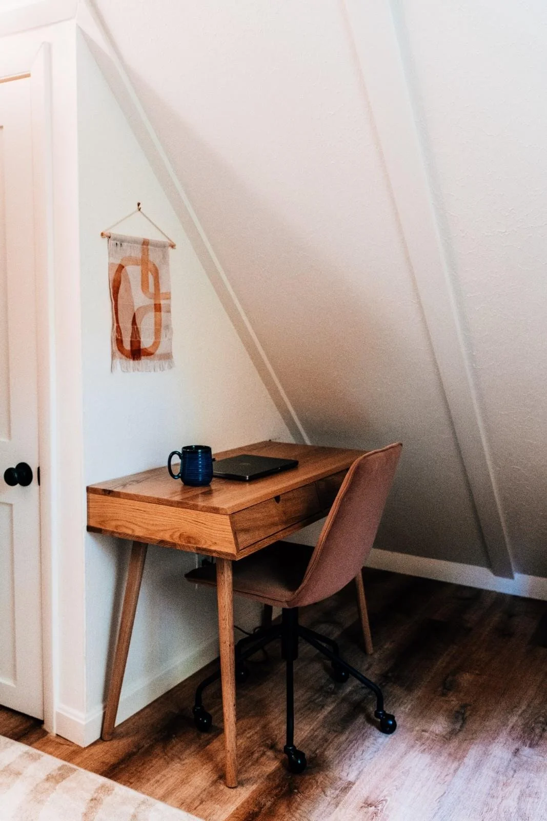 15ALPSTRAUSSE_UpstairsBedroom2.jpg