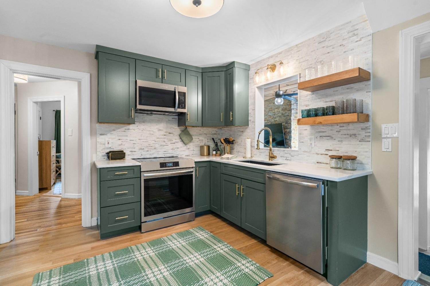 131GROVEST_KITCHEN-DINING1.jpg