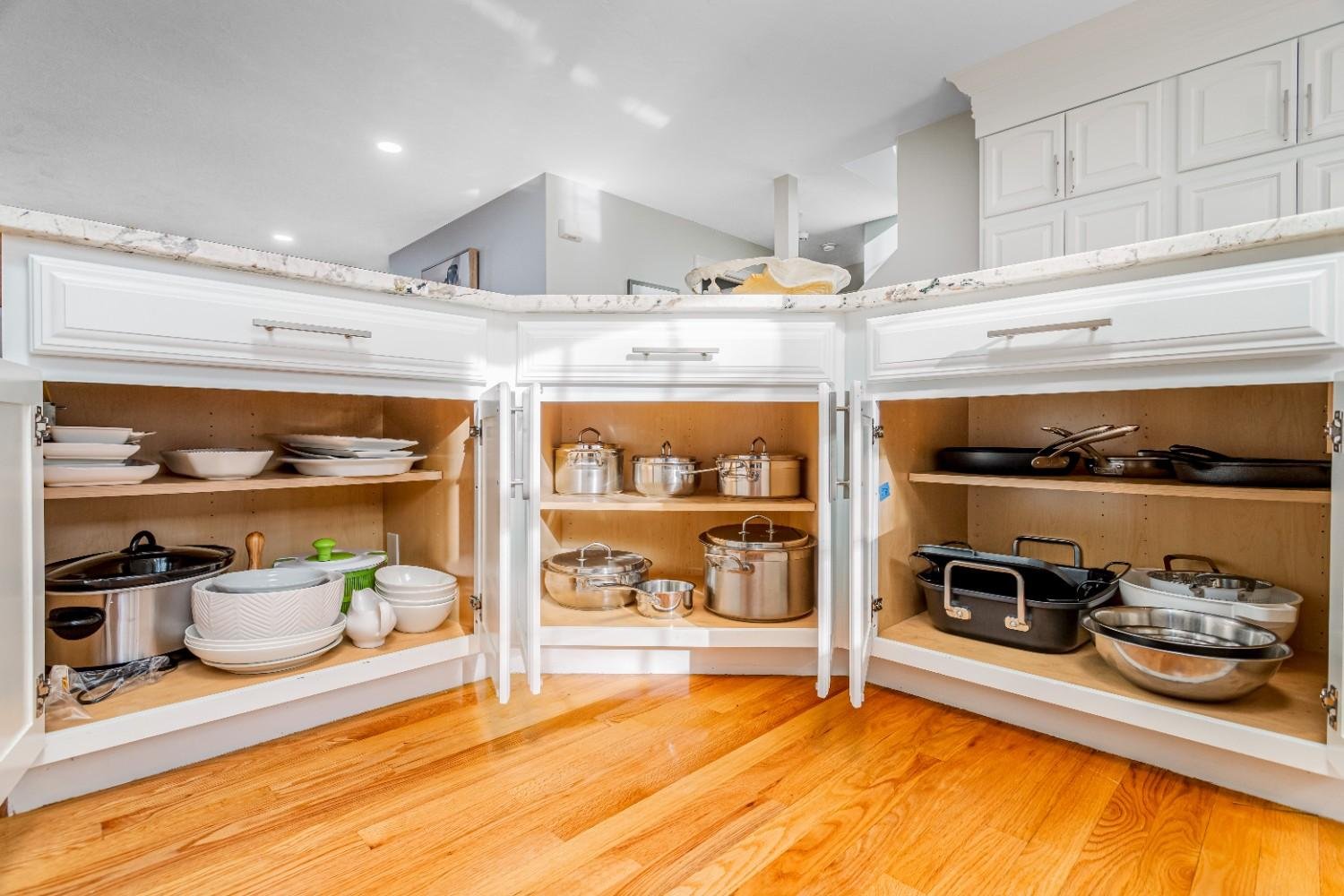 182TimberShoreDrKitchen3.jpg
