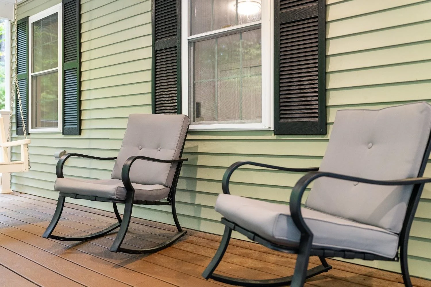 182TIMBERSHORE_Porch4.jpg