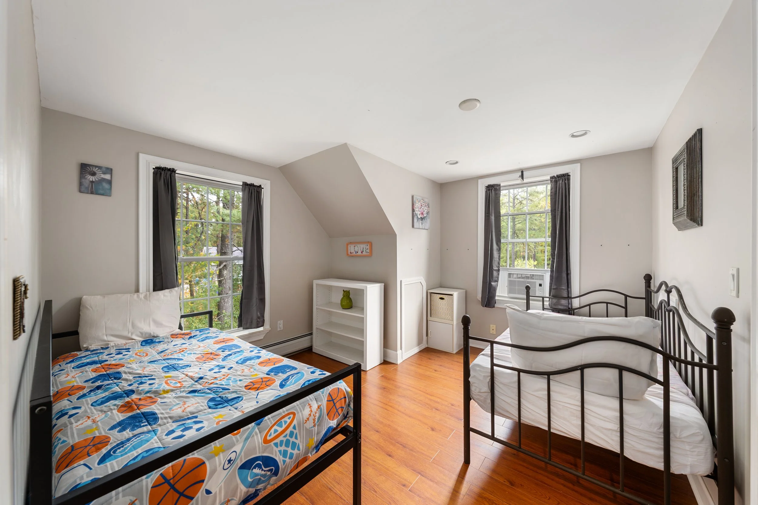 199 SILVER PINE_Bedroom (9).jpg