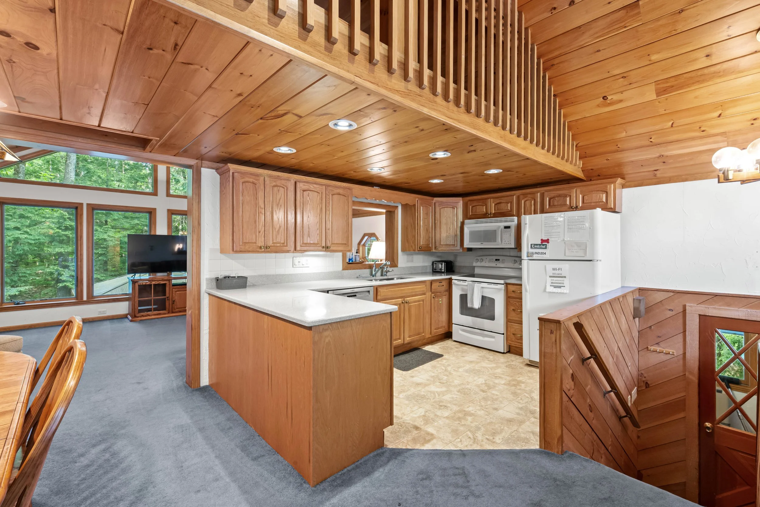 204Linderhoff_KitchenandDining (2).jpg