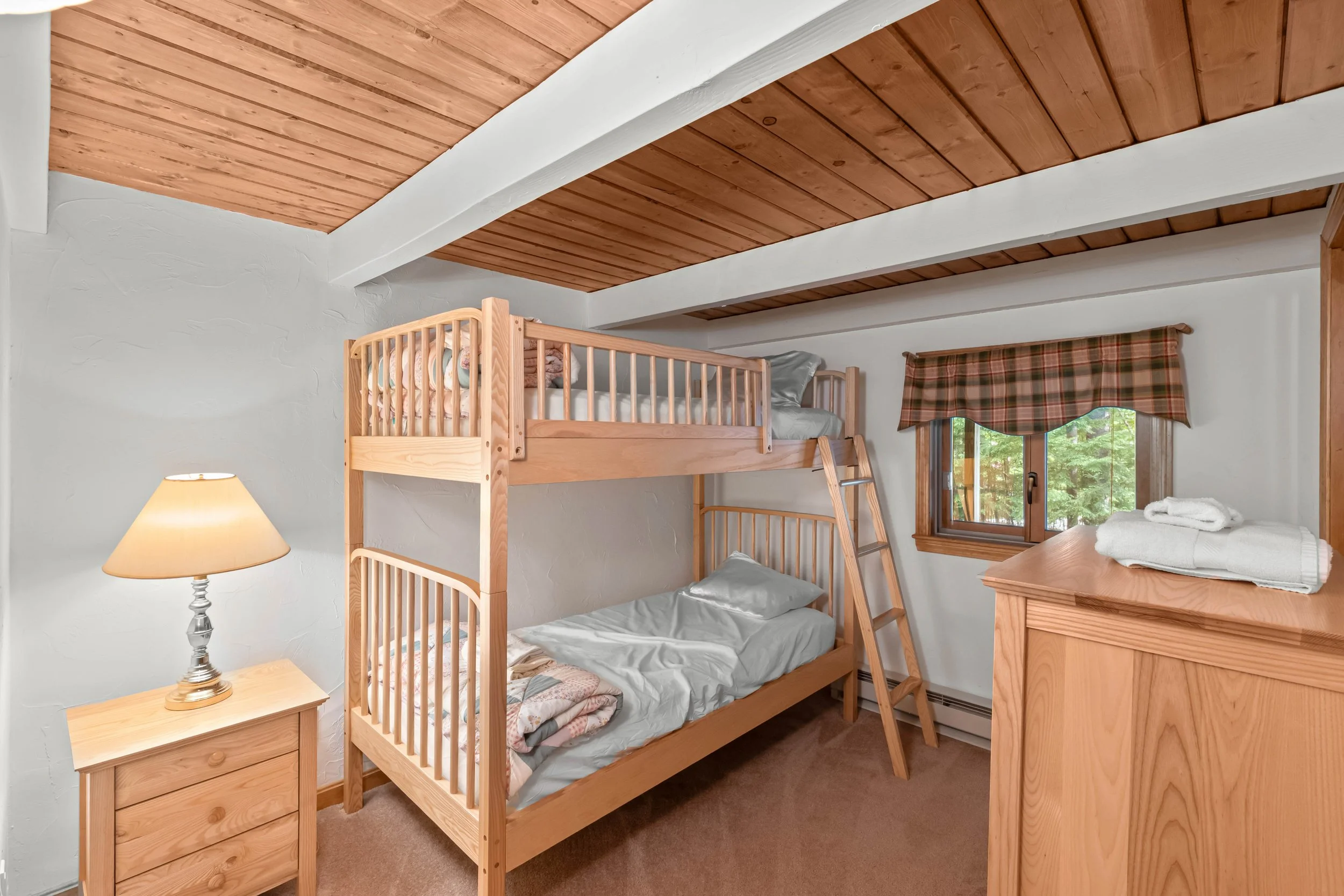 204Linderhoff_Bedrooms (4).jpg