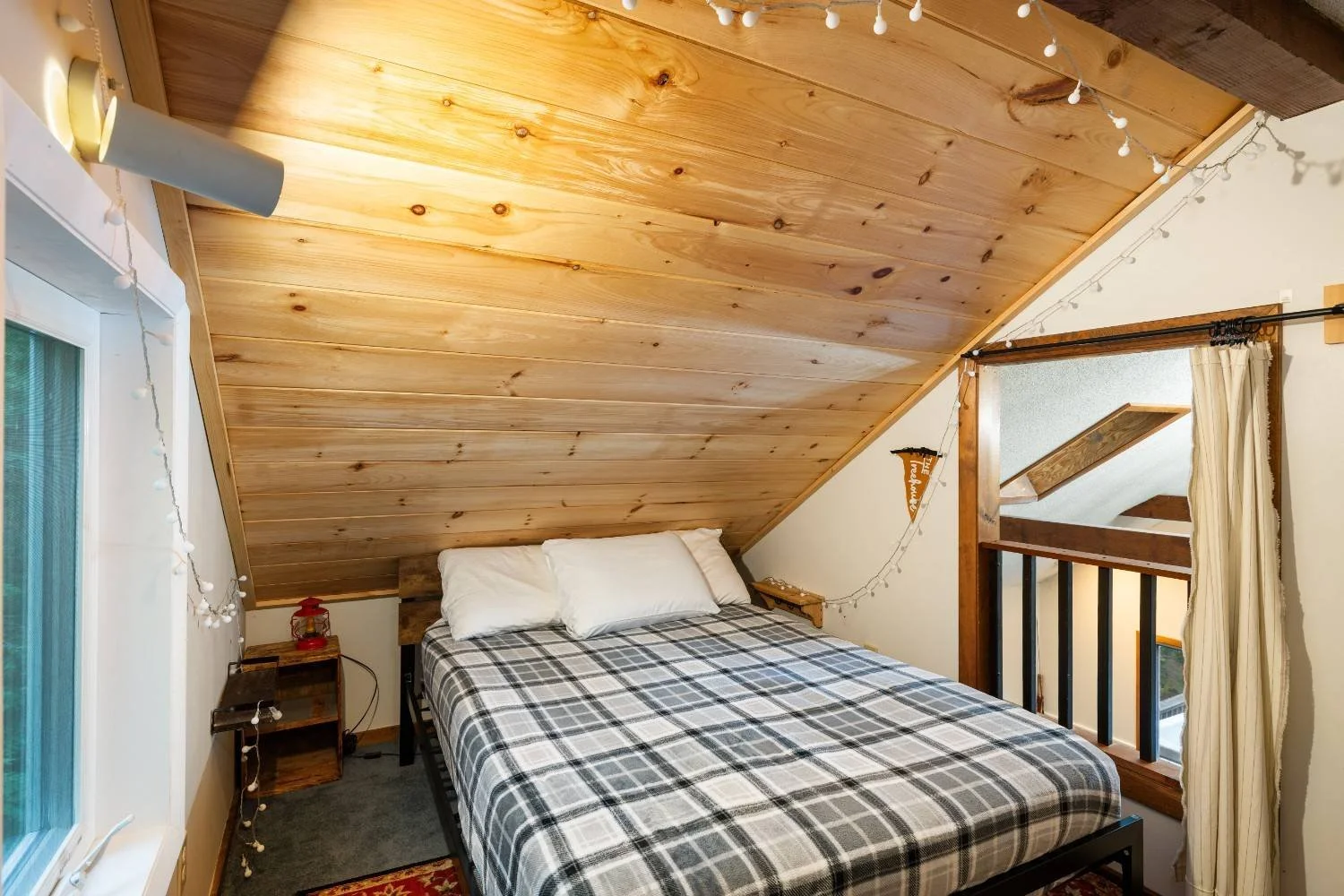 47ASPENDRIVE_Bedroom2.jpg