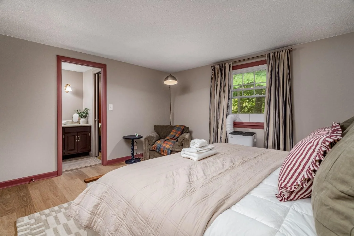 147MapleManorRdCenterConwayNH-26.JPG