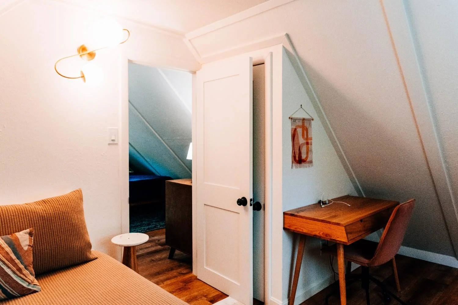 15ALPSTRAUSSE_UpstairsBedroom1.jpg