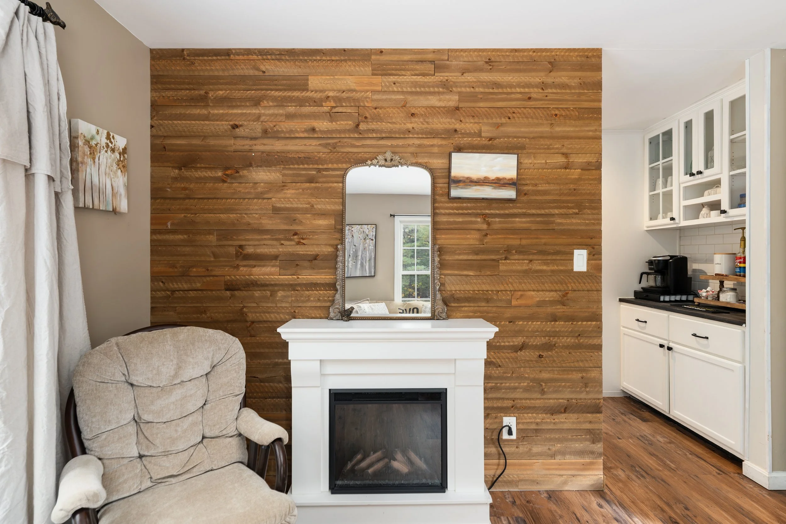 199 SILVER PINE_SittingRoom (7).jpg