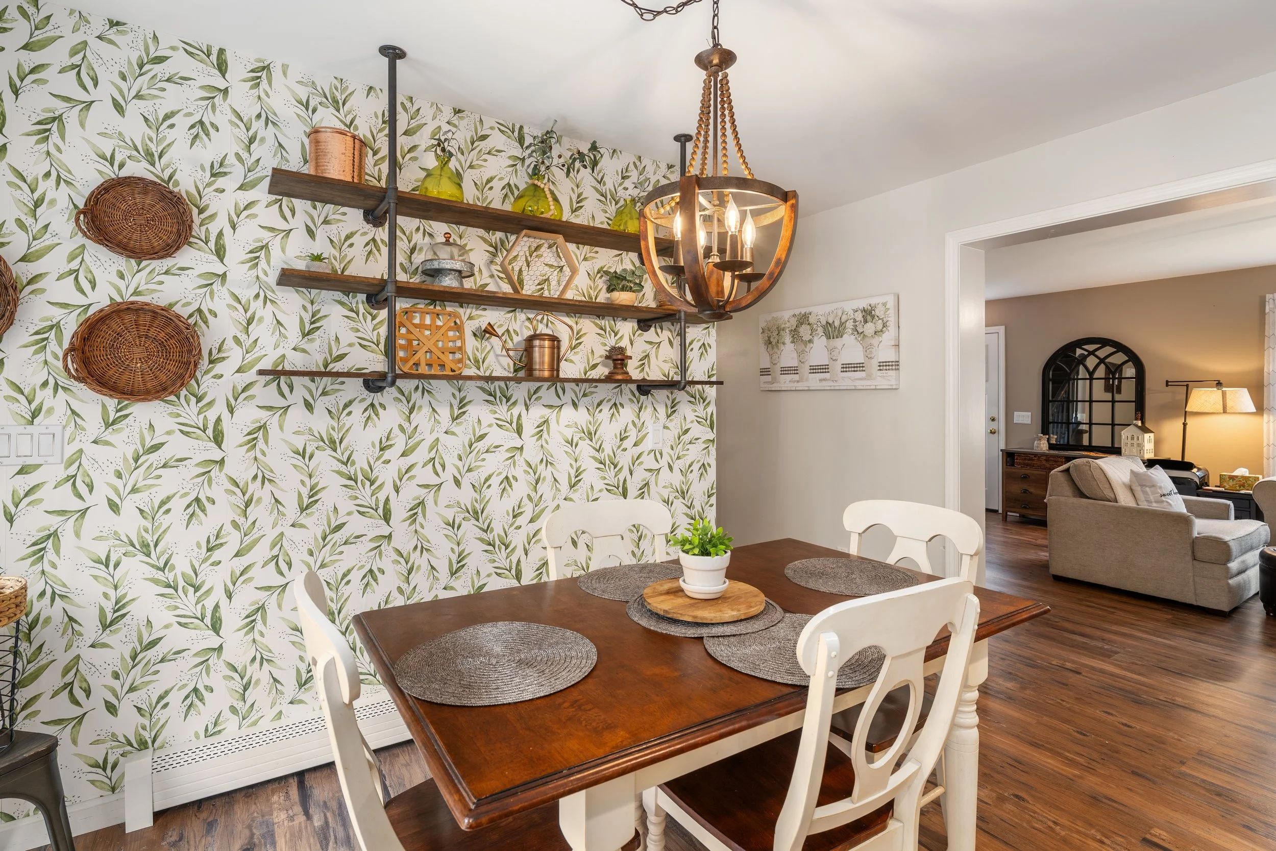 199 SILVER PINE_Dining (4).jpg
