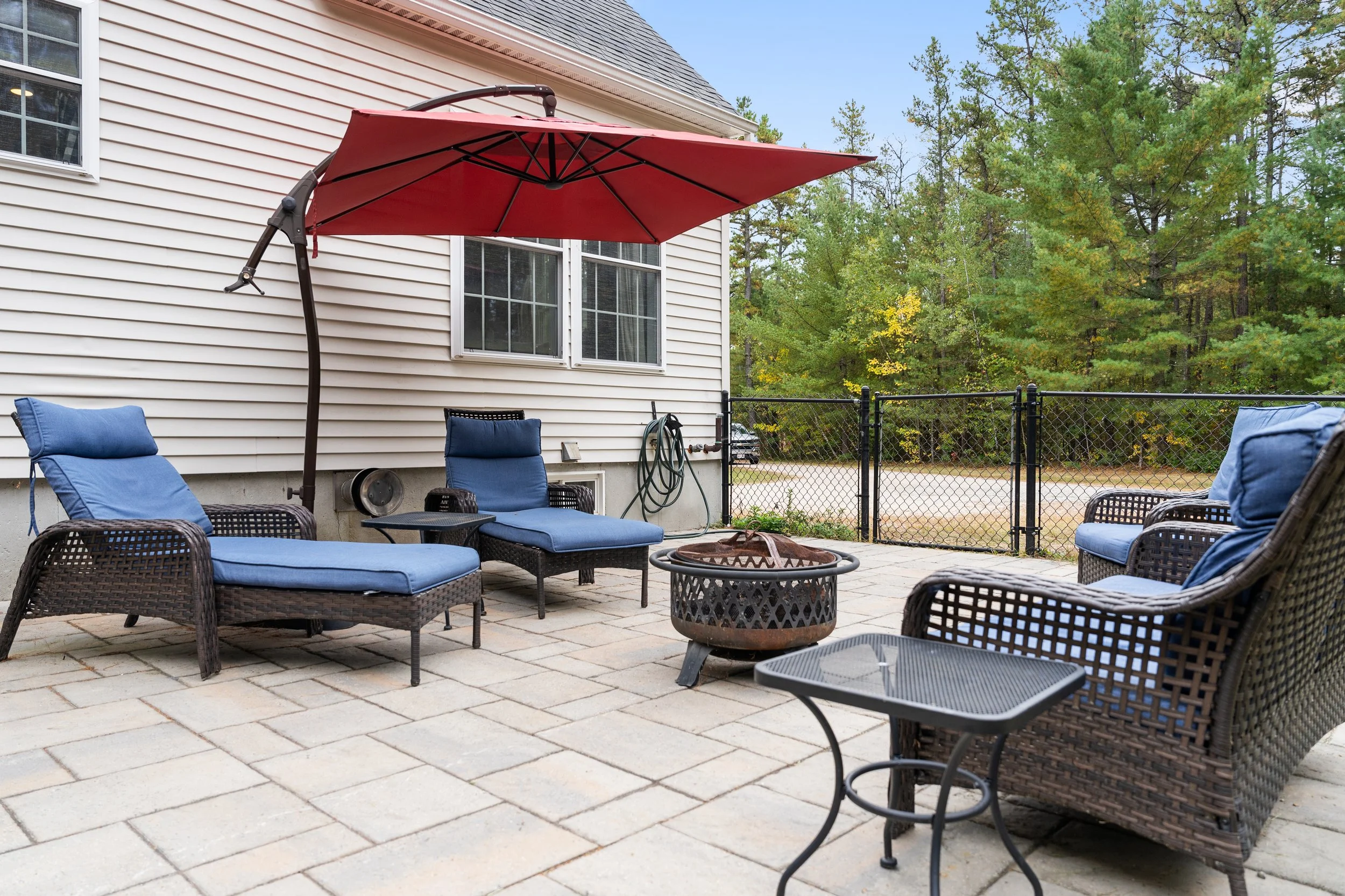 199 SILVER PINE_Patio (6).jpg