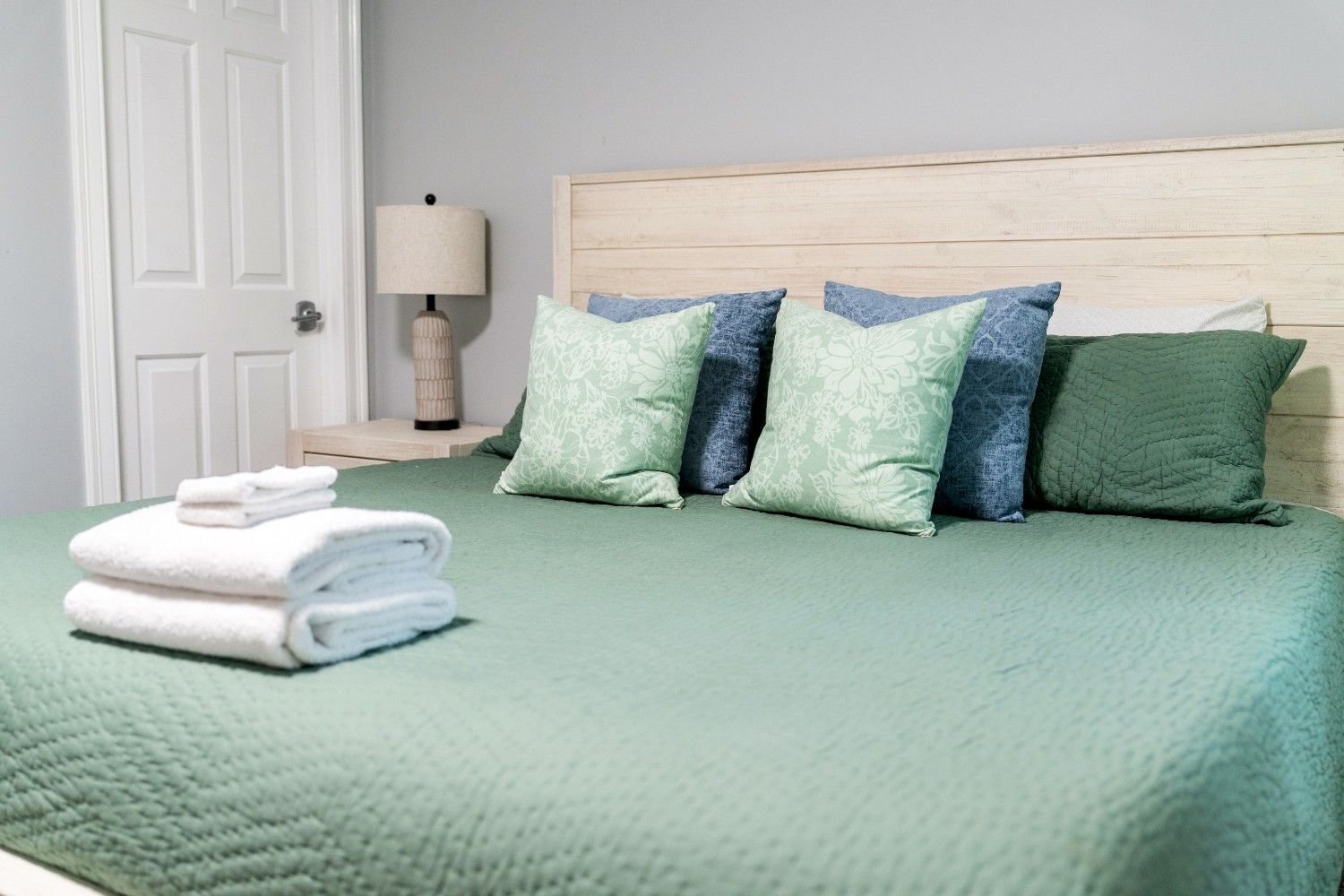 182TIMBERSHORE_Bedroom19.jpg