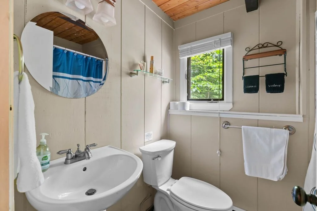 44 Aspen Bathroom.jpg