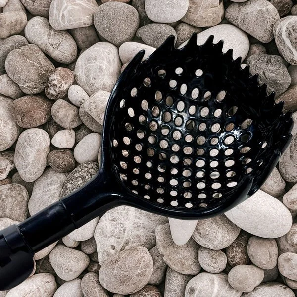 black_geo_scoop_rock_scoop_for_rock_hunting.jpg