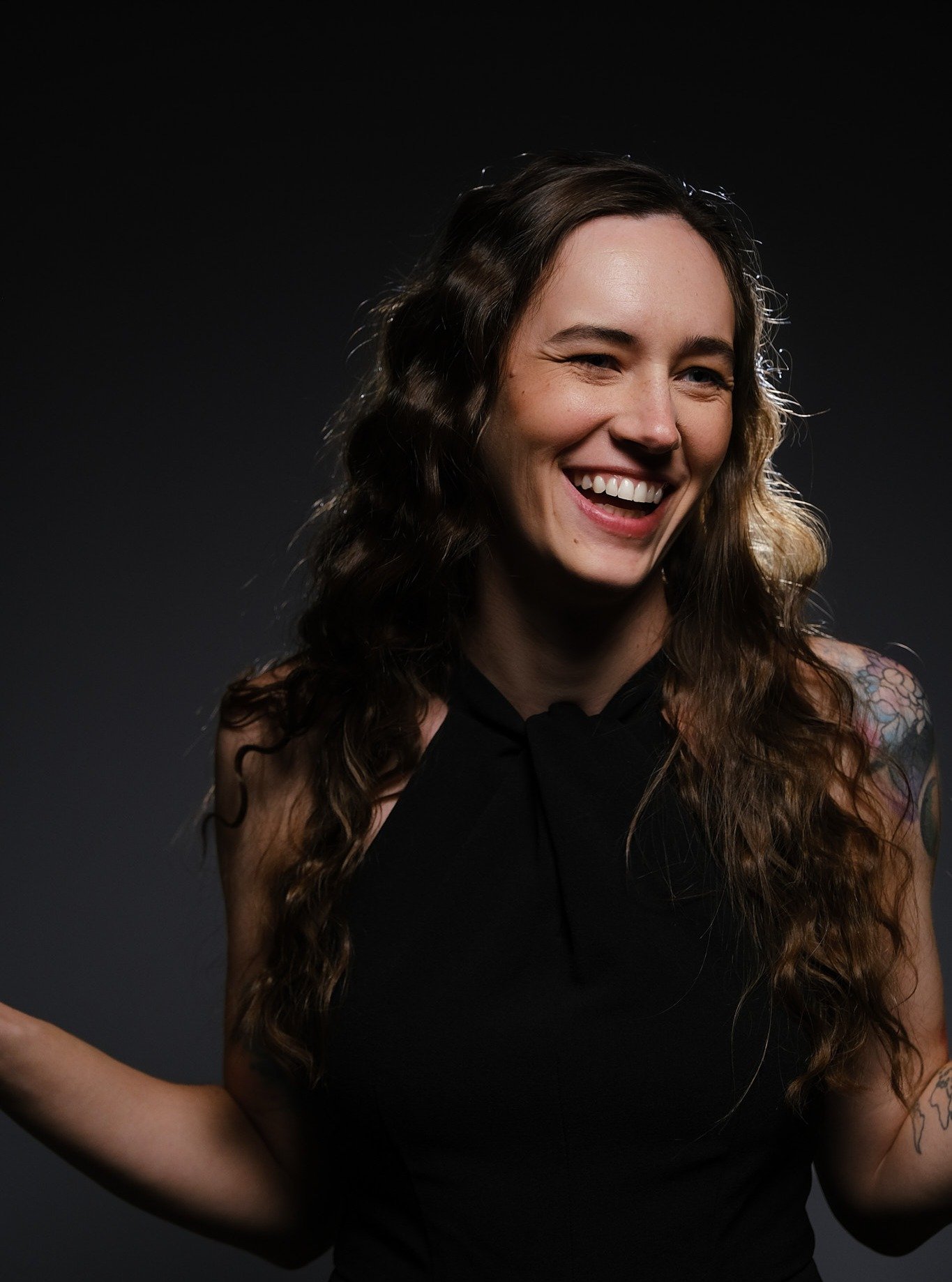 Nothing makes us smile more than happy clients! We had a blast on this SNL guest-inspired promo shoot with @jkpawlowski. If you're looking for photos that elevate your personal brand, or enhance your business's online presence, we can make it happen.