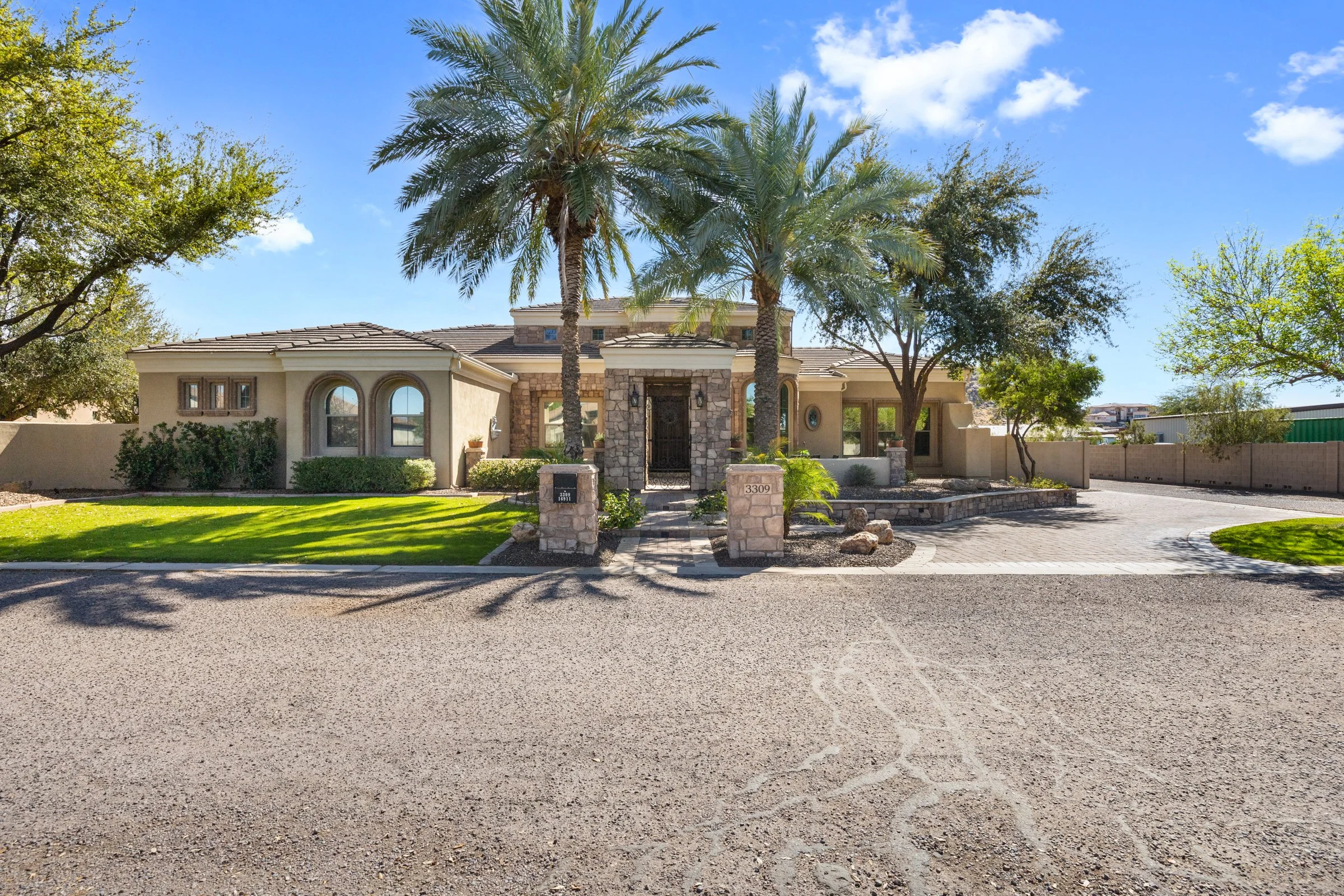 3309 E Sunnydale Dr-4.jpg