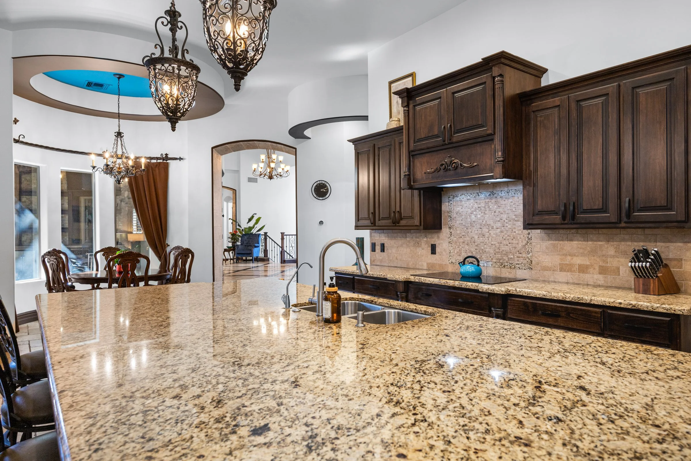 3309 E Sunnydale Dr-18.jpg