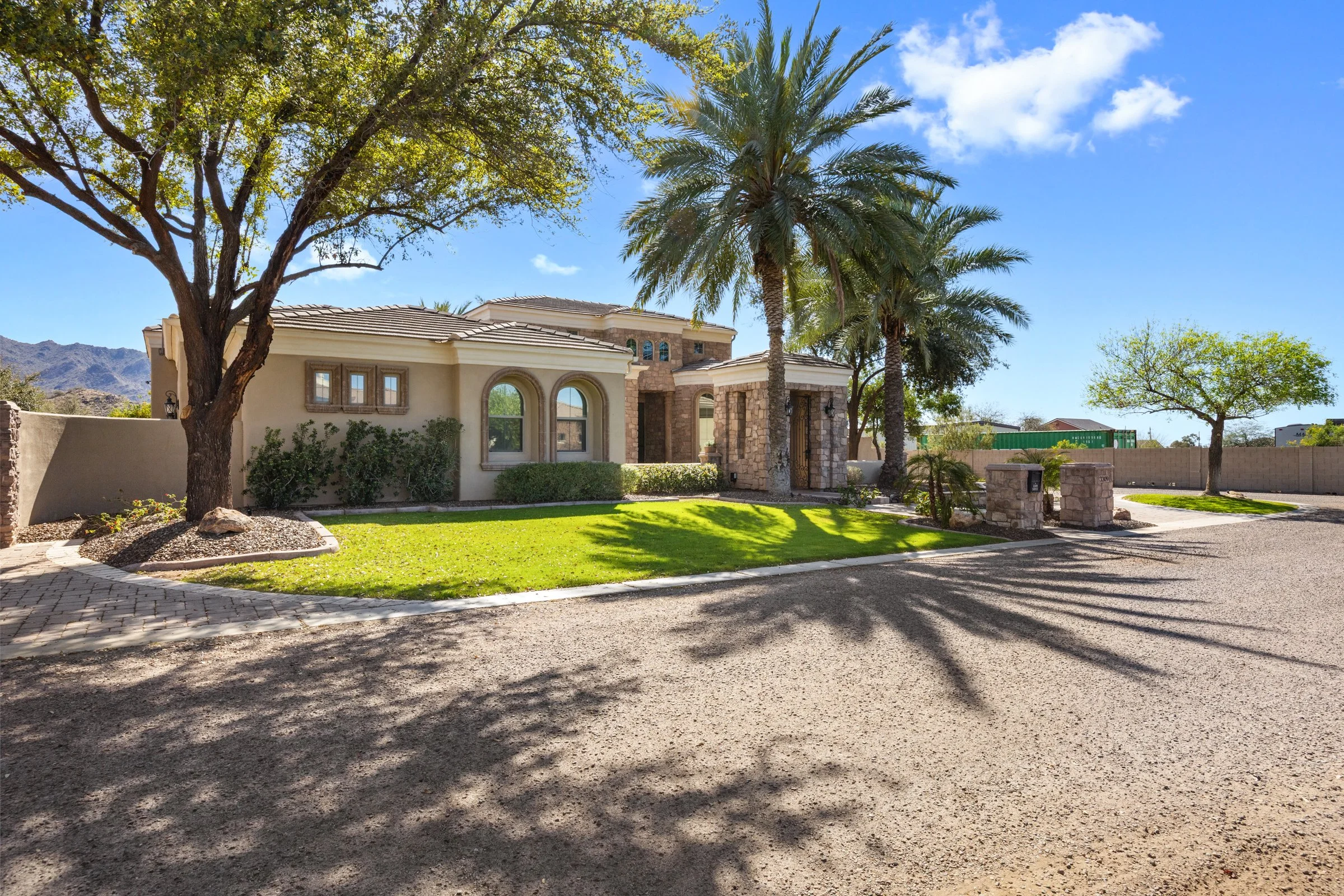 3309 E Sunnydale Dr-3.jpg