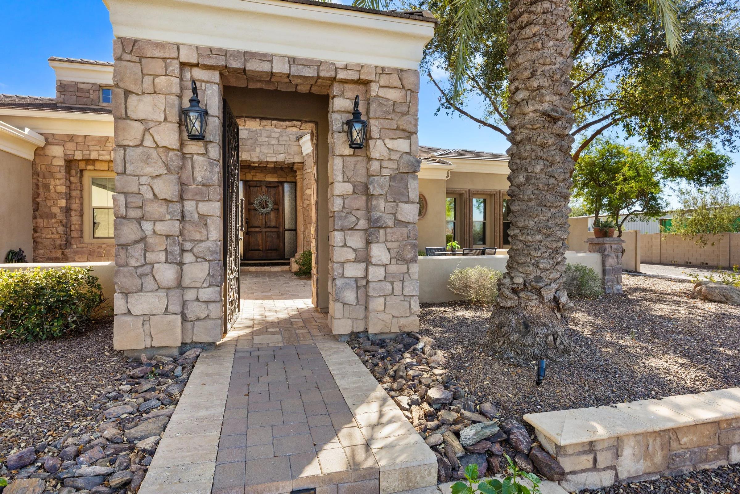 3309 E Sunnydale Dr-6.jpg