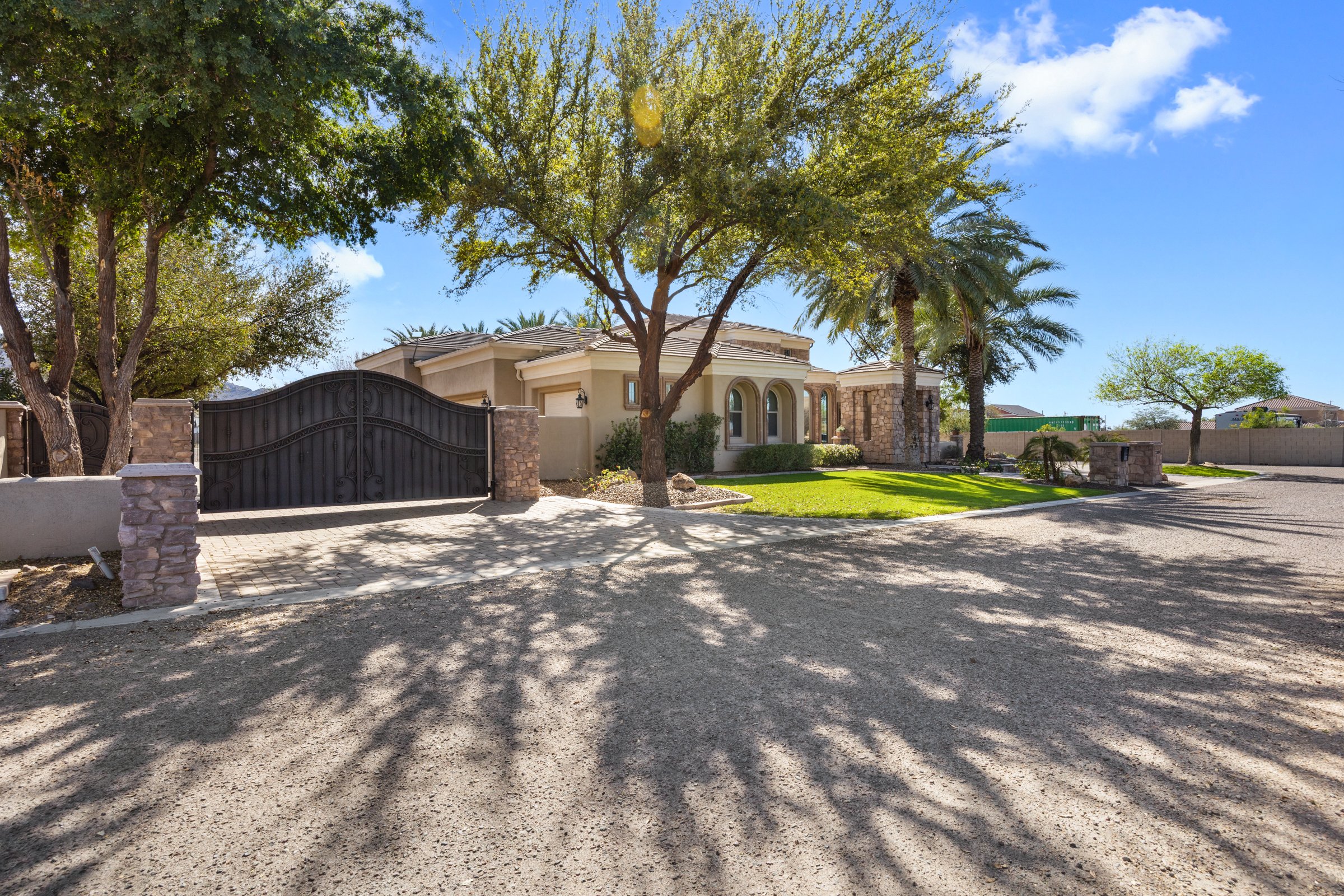 3309 E Sunnydale Dr-2.jpg