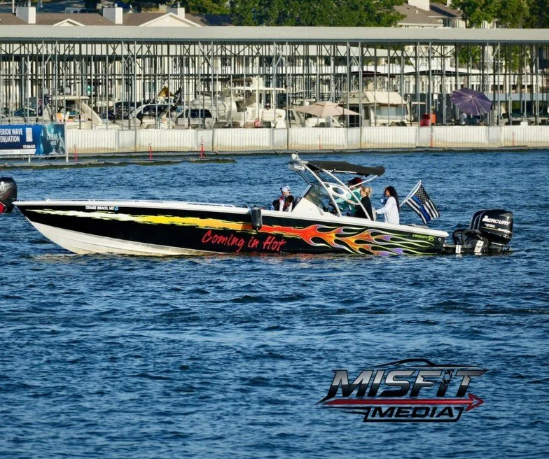 BOATS OF SHOOTOUT &mdash; SPOTTED AROUND LOTO 📸🚤🔥

Because some of the best boats at Shootout aren&rsquo;t just on the race course&hellip; they&rsquo;re everywhere around the lake. 😮&zwj;💨

From the docks to the coves, cruising the main channel 