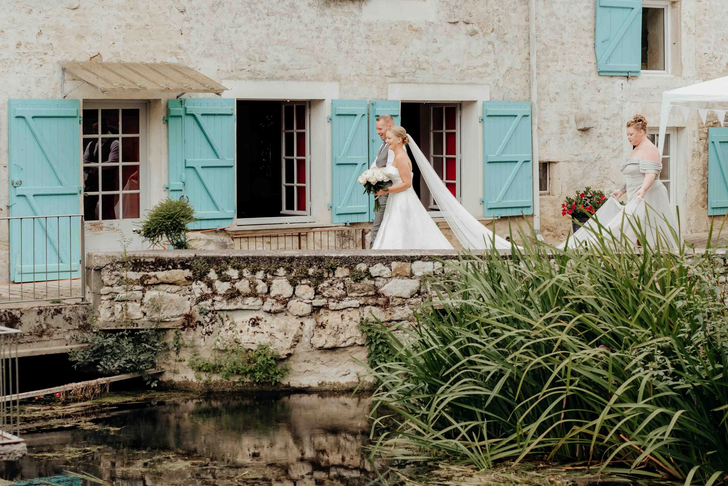 ellis-sam-Saint-Martin-de-Saint-Maixent-wedding-4.jpg