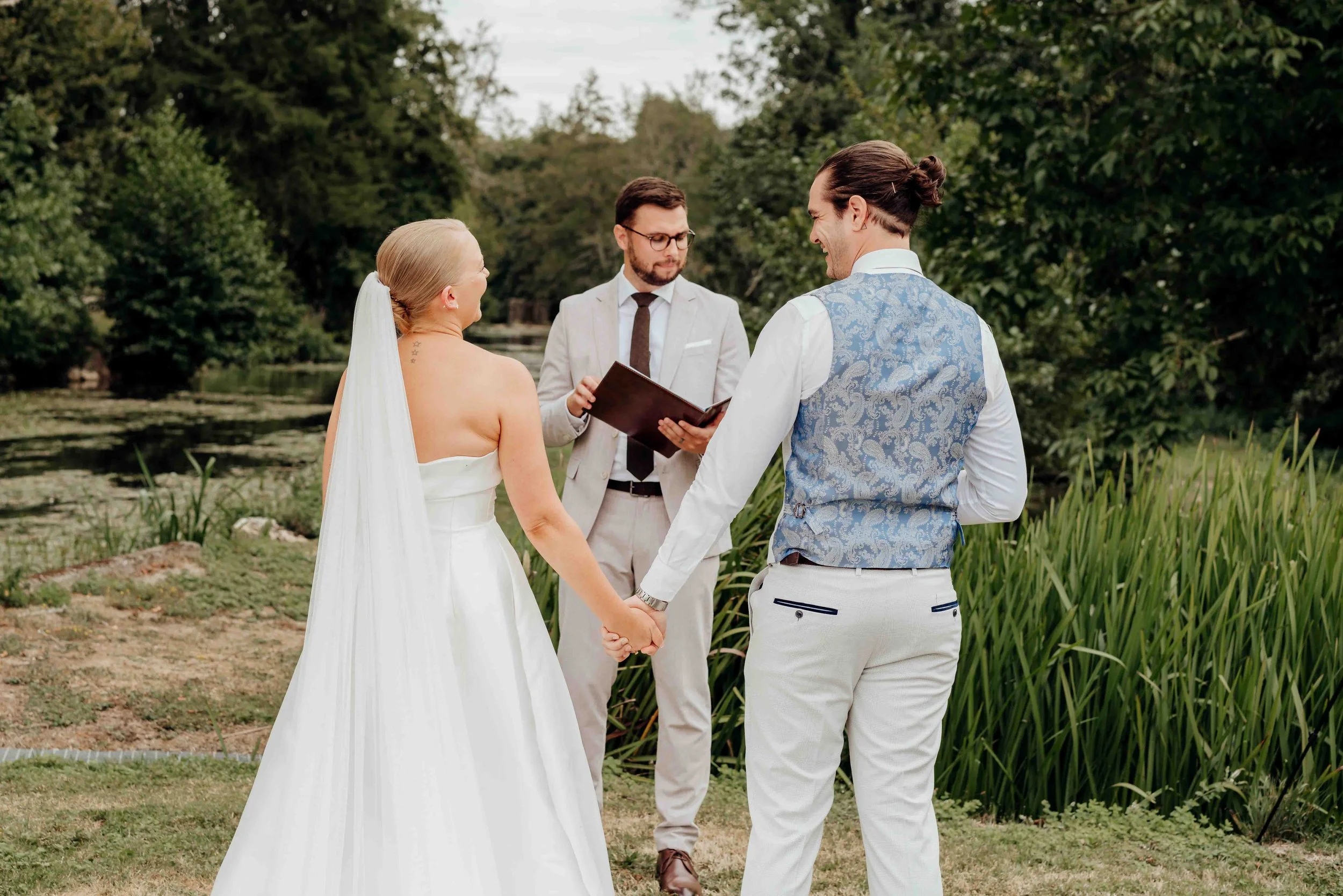 ellis-sam-Saint-Martin-de-Saint-Maixent-wedding-8.jpg