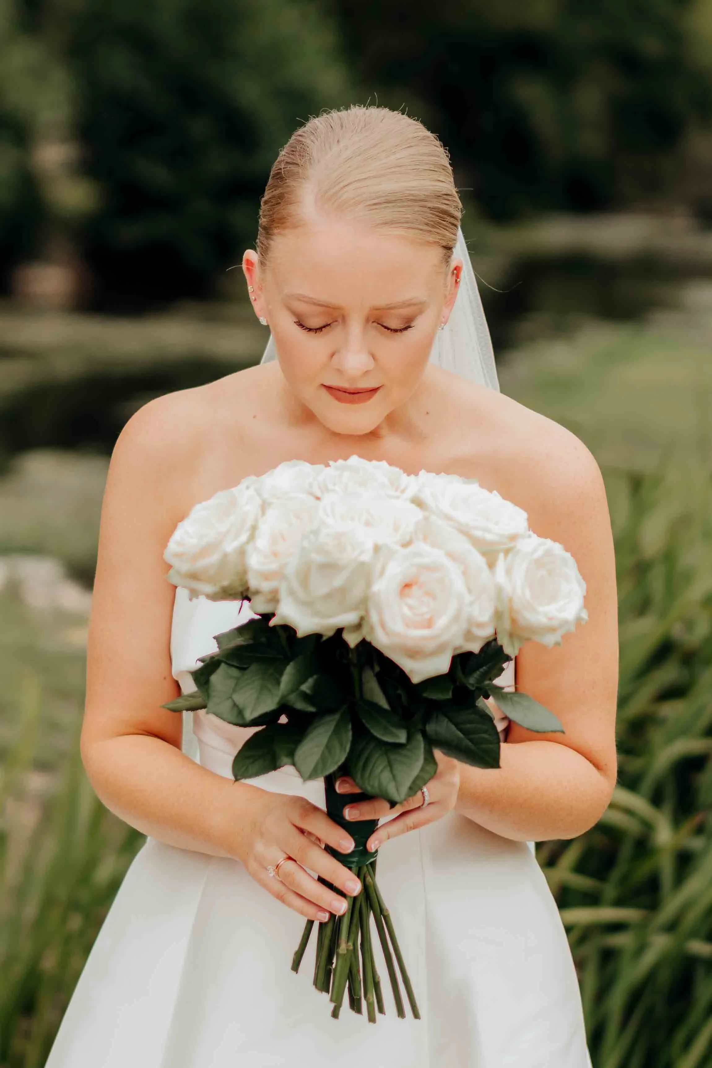 ellis-sam-Saint-Martin-de-Saint-Maixent-wedding-12.jpg
