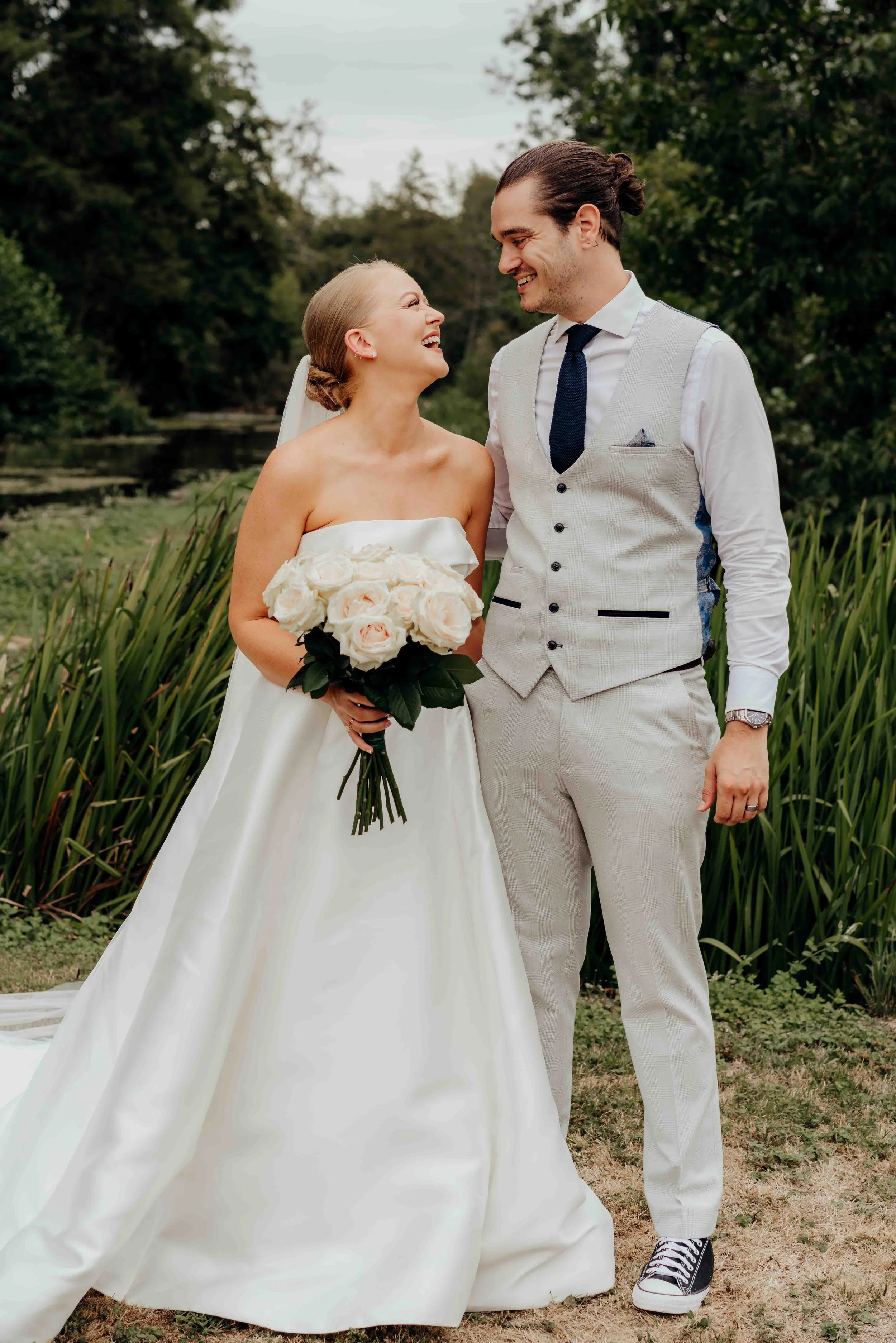 ellis-sam-Saint-Martin-de-Saint-Maixent-wedding-13.jpg