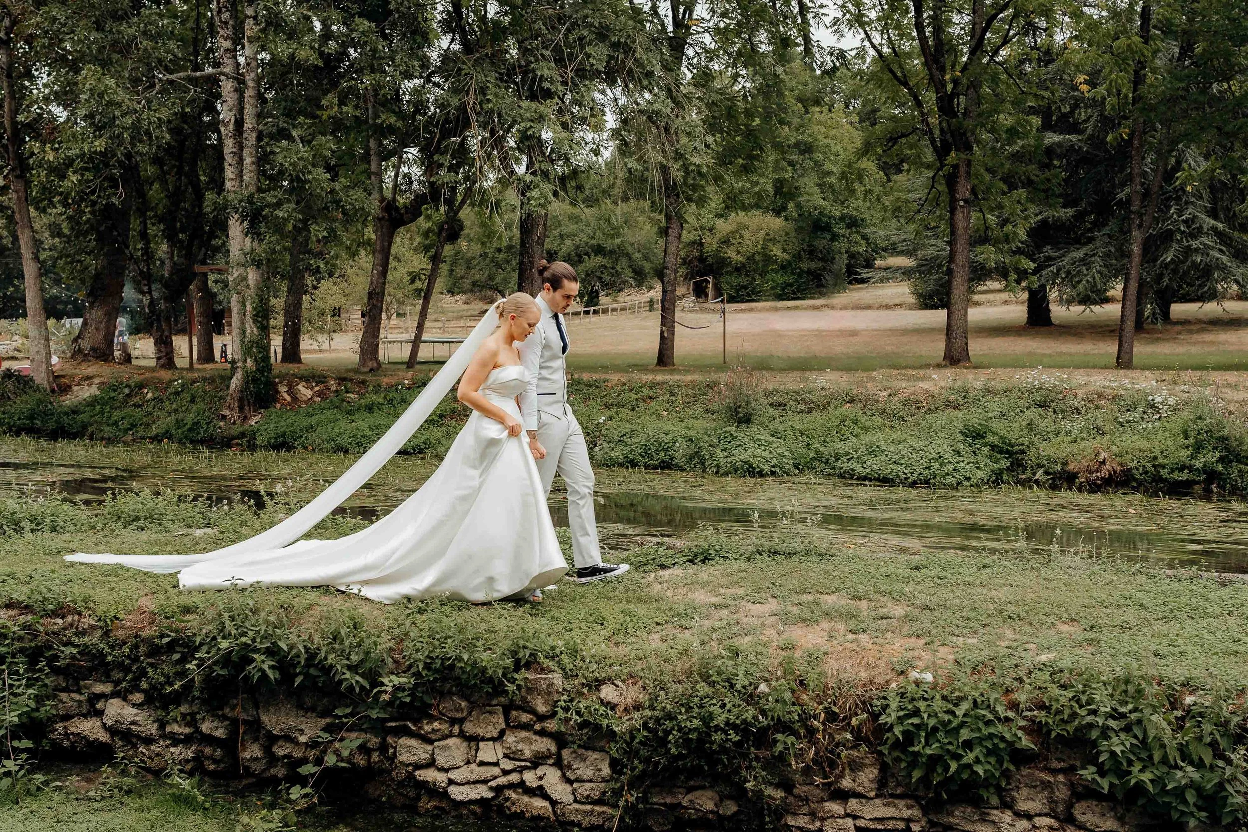 ellis-sam-Saint-Martin-de-Saint-Maixent-wedding-14.jpg