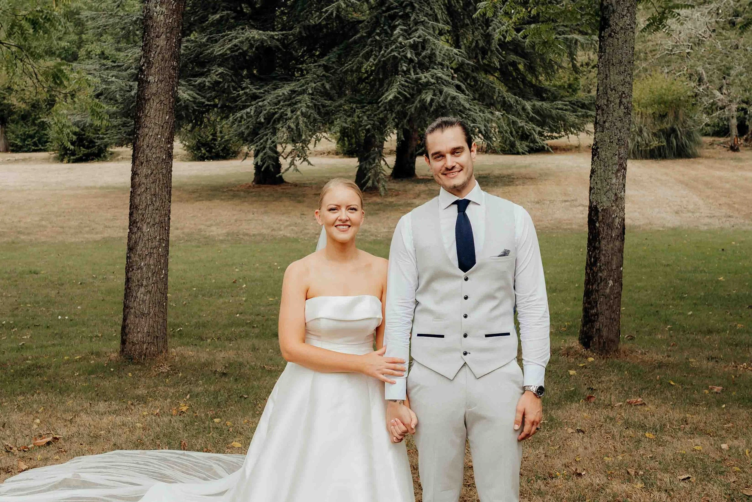 ellis-sam-Saint-Martin-de-Saint-Maixent-wedding-16.jpg