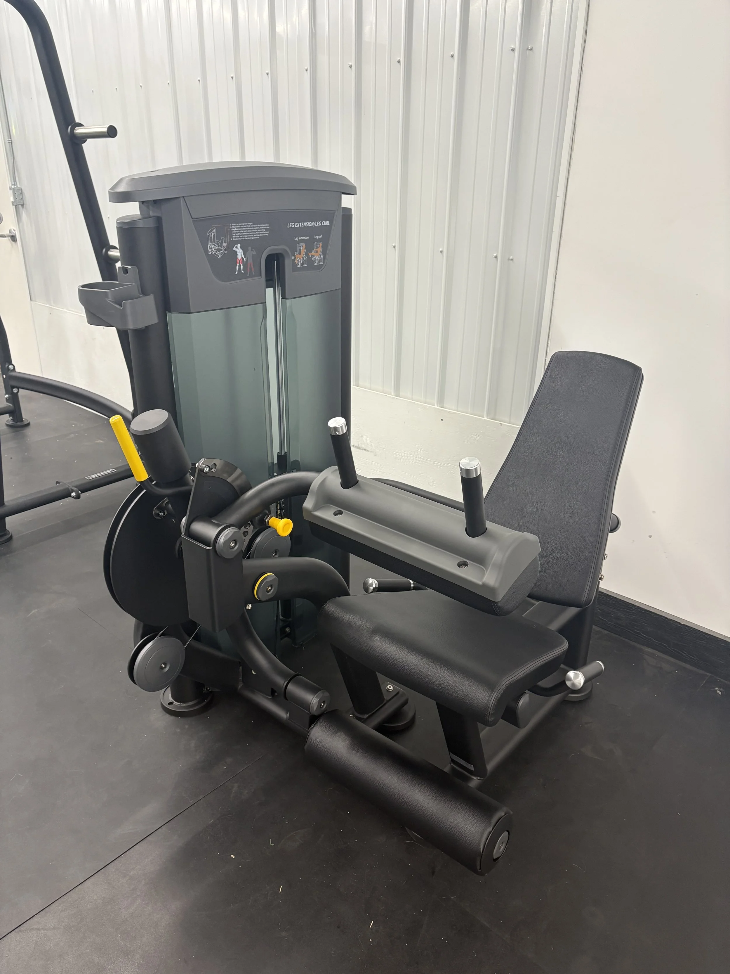 Leg Extension & Curl Machine