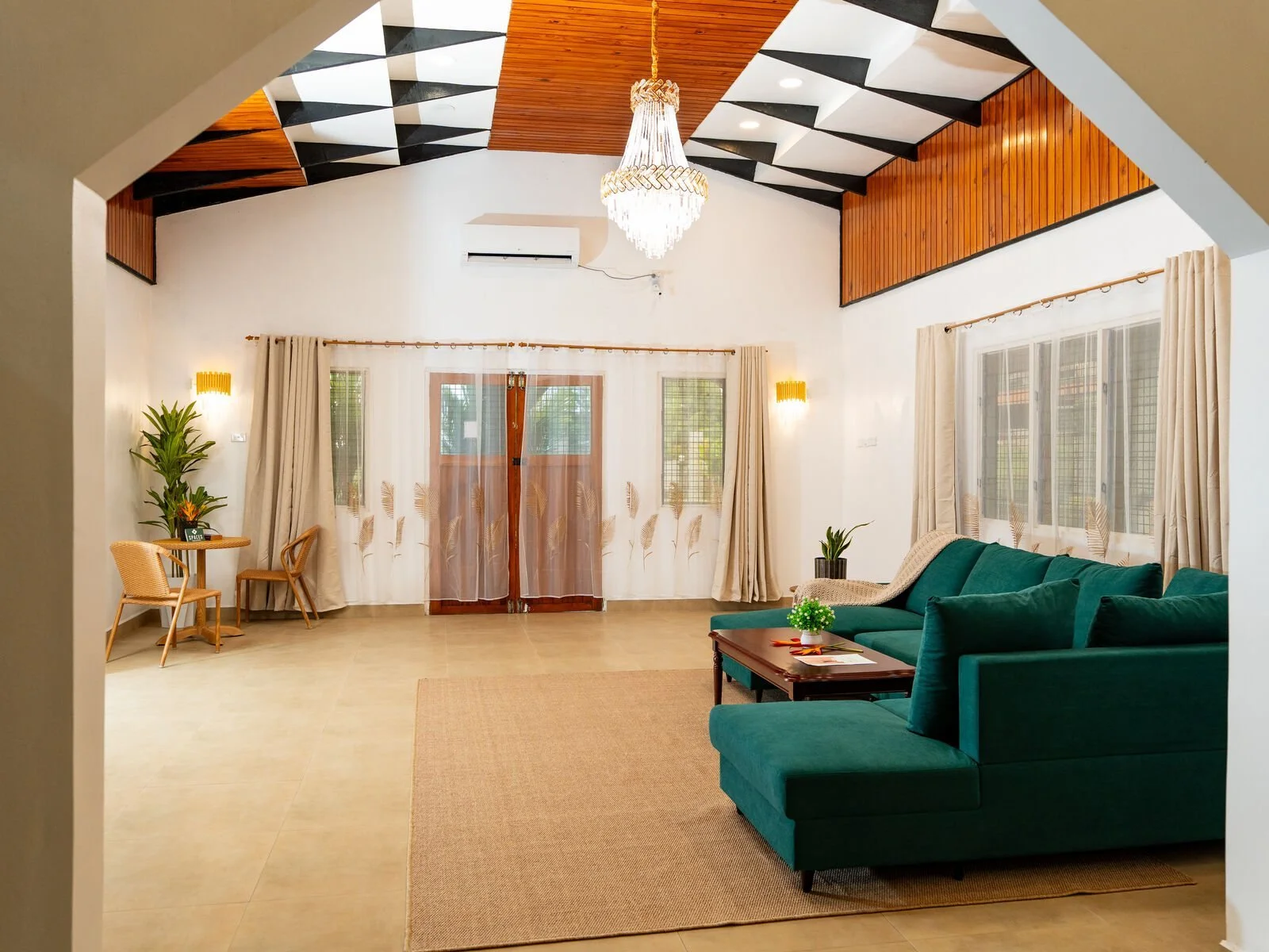 Spacious living room with chandelier at the Garden Flat, Nakasi, Nausori, for family visits over Diwali