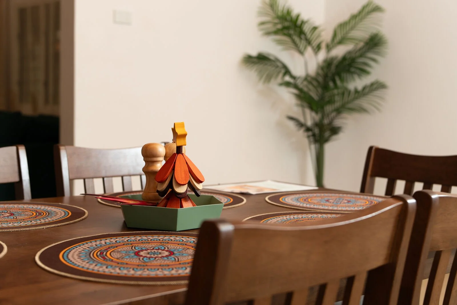 Family dining table at the Garden Flat in Nakasi, room for the whole family to eat together when visiting Fiji