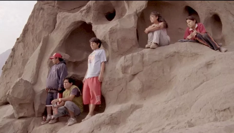 Paraíso (2009): Letargo y espejismos entre el polvo.