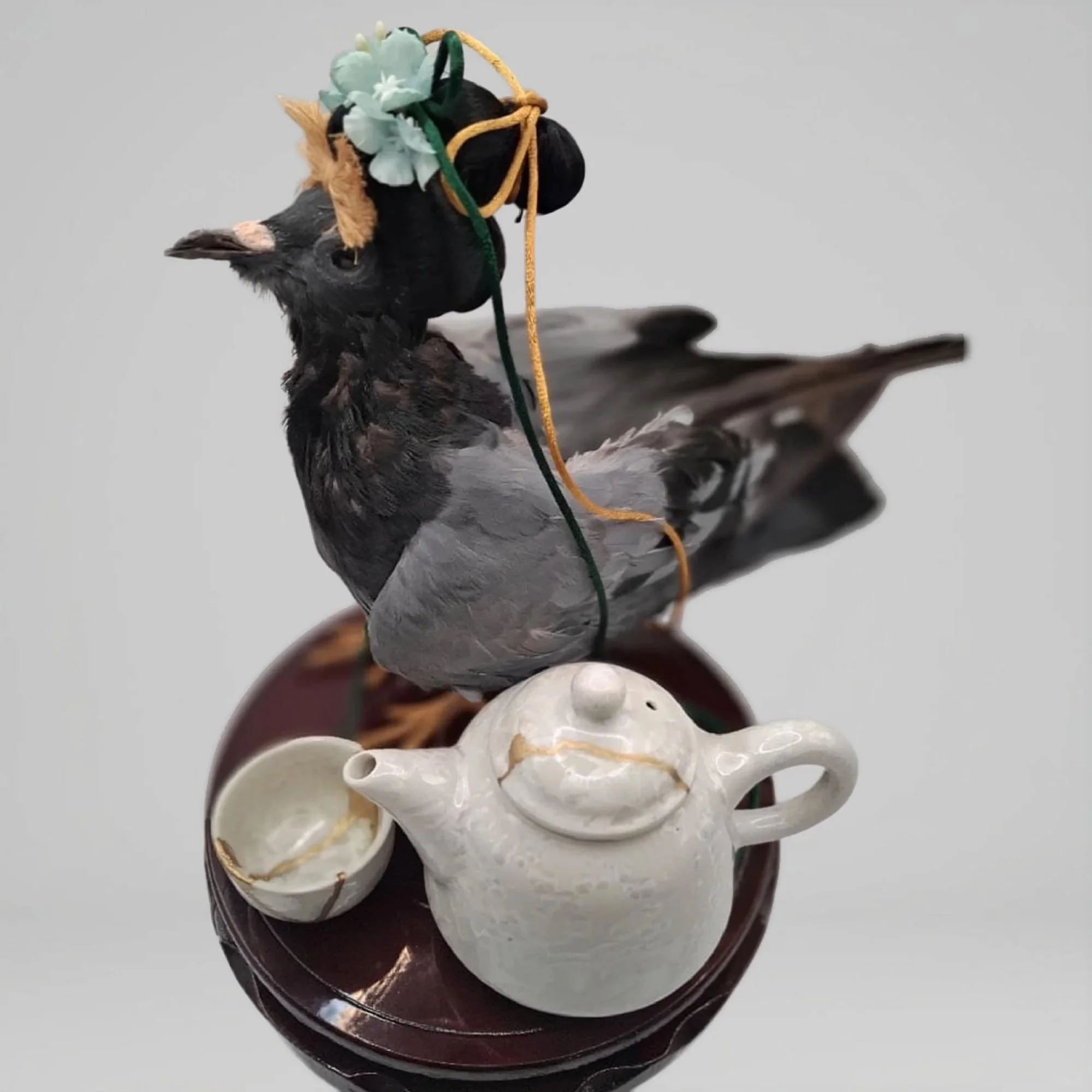 Kintsugi Bijin — Gilded beauty