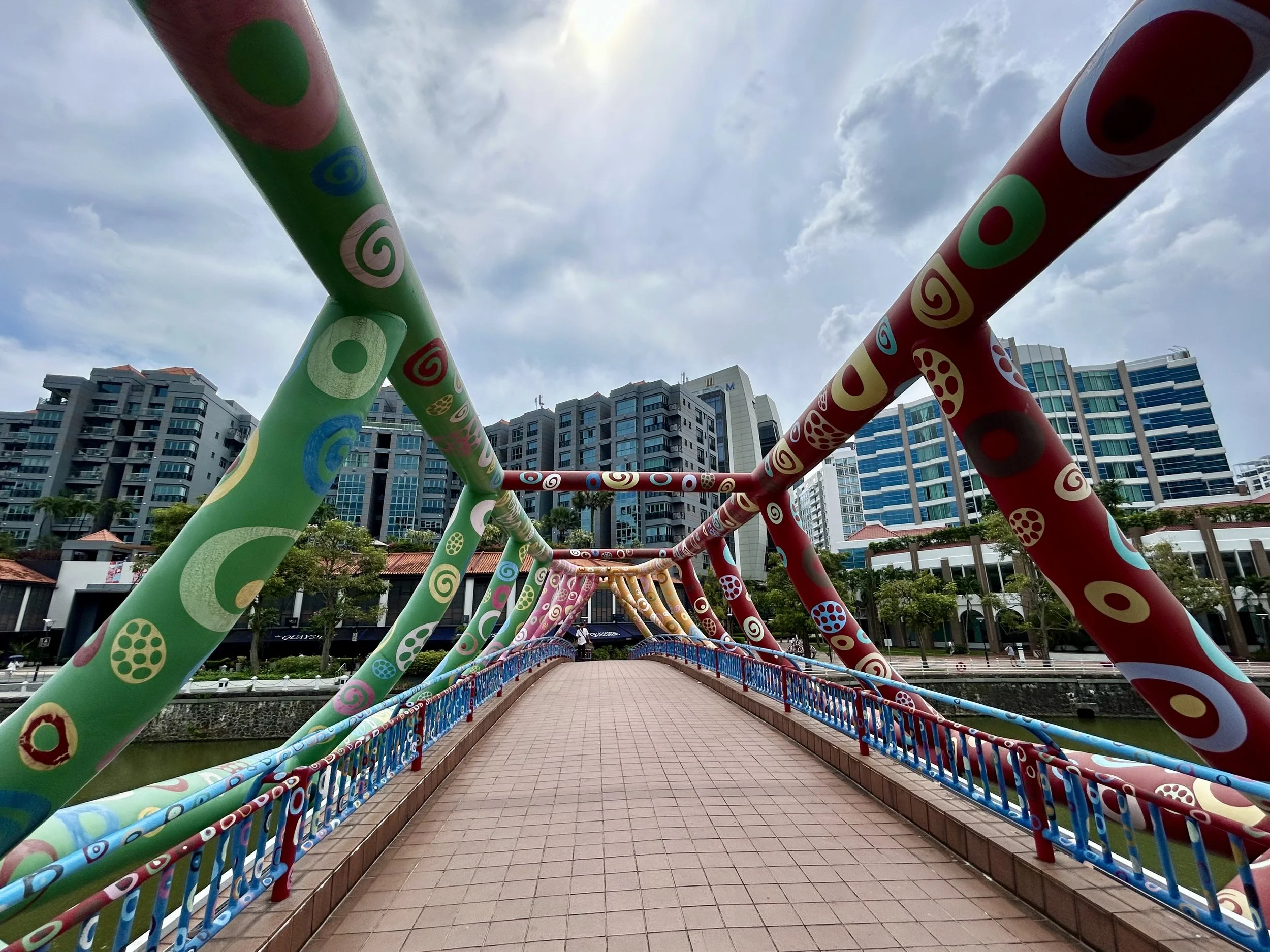 Singapore funky bridge.jpg