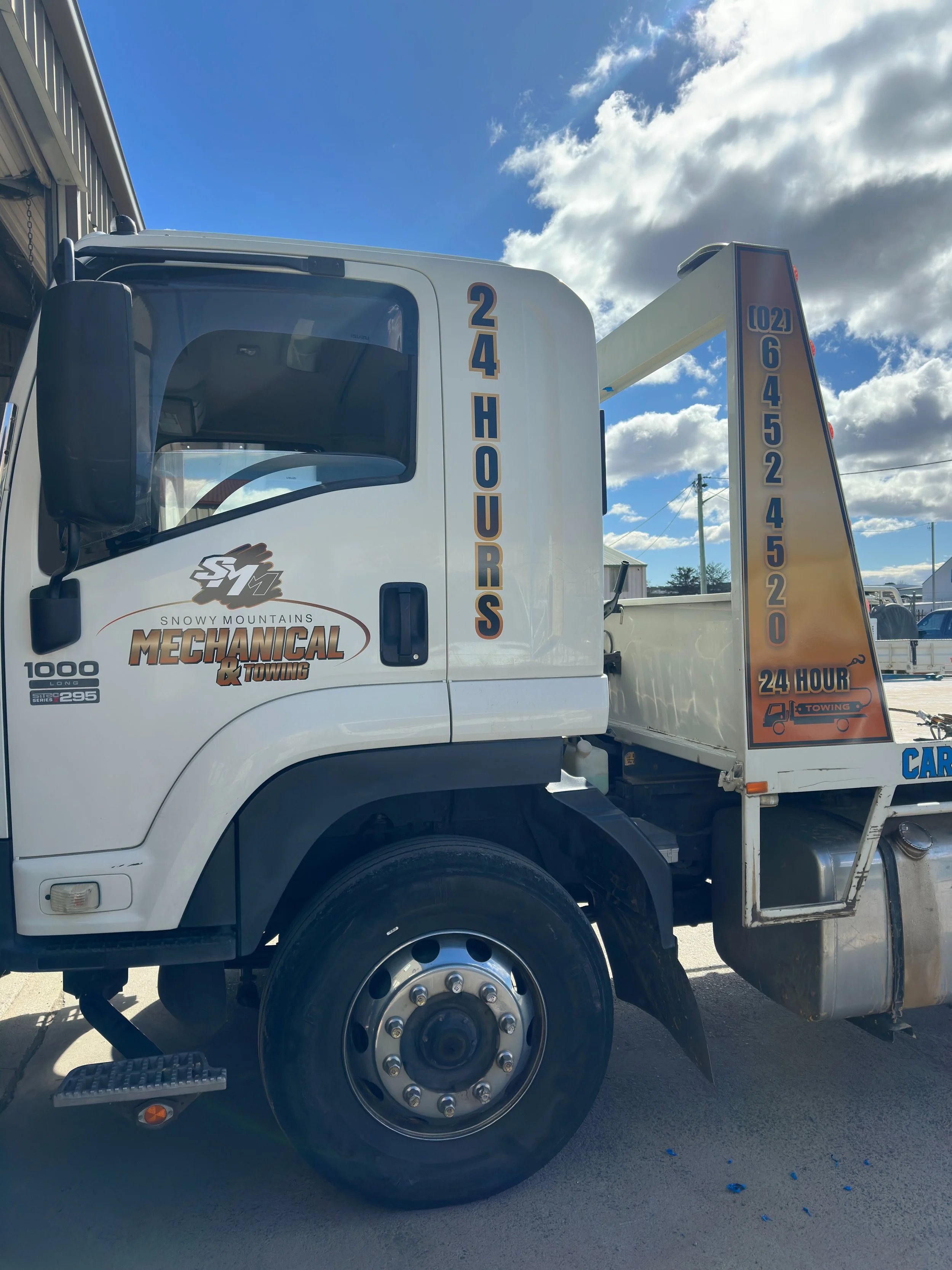 A whole fleet refresh for Snowy Mountains Mechanical! 🔥🚛

We&rsquo;ve given the entire fleet a fresh new look with their updated branding and new vehicle decals and we reckon they&rsquo;re looking bloody good! 👌

The new logo and truck decals real